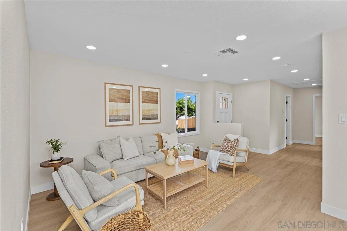 https://cdn.realtyfeed.com/cdn/127/260023437/ea8094cc06e479efa836e639362c161b.webp