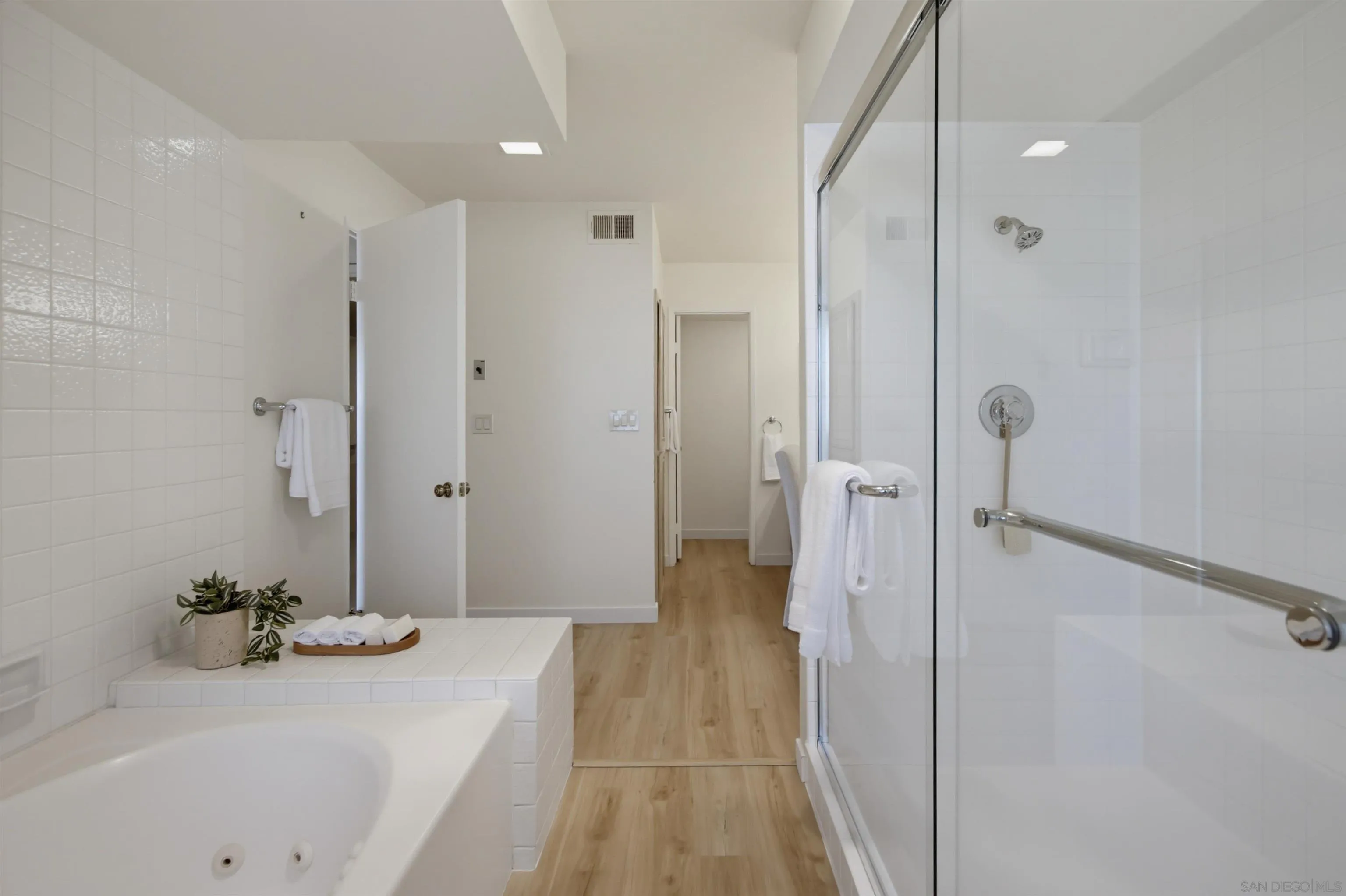https://cdn.realtyfeed.com/cdn/127/260023438/5306c107efc744b9552cf013e29038e8.webp