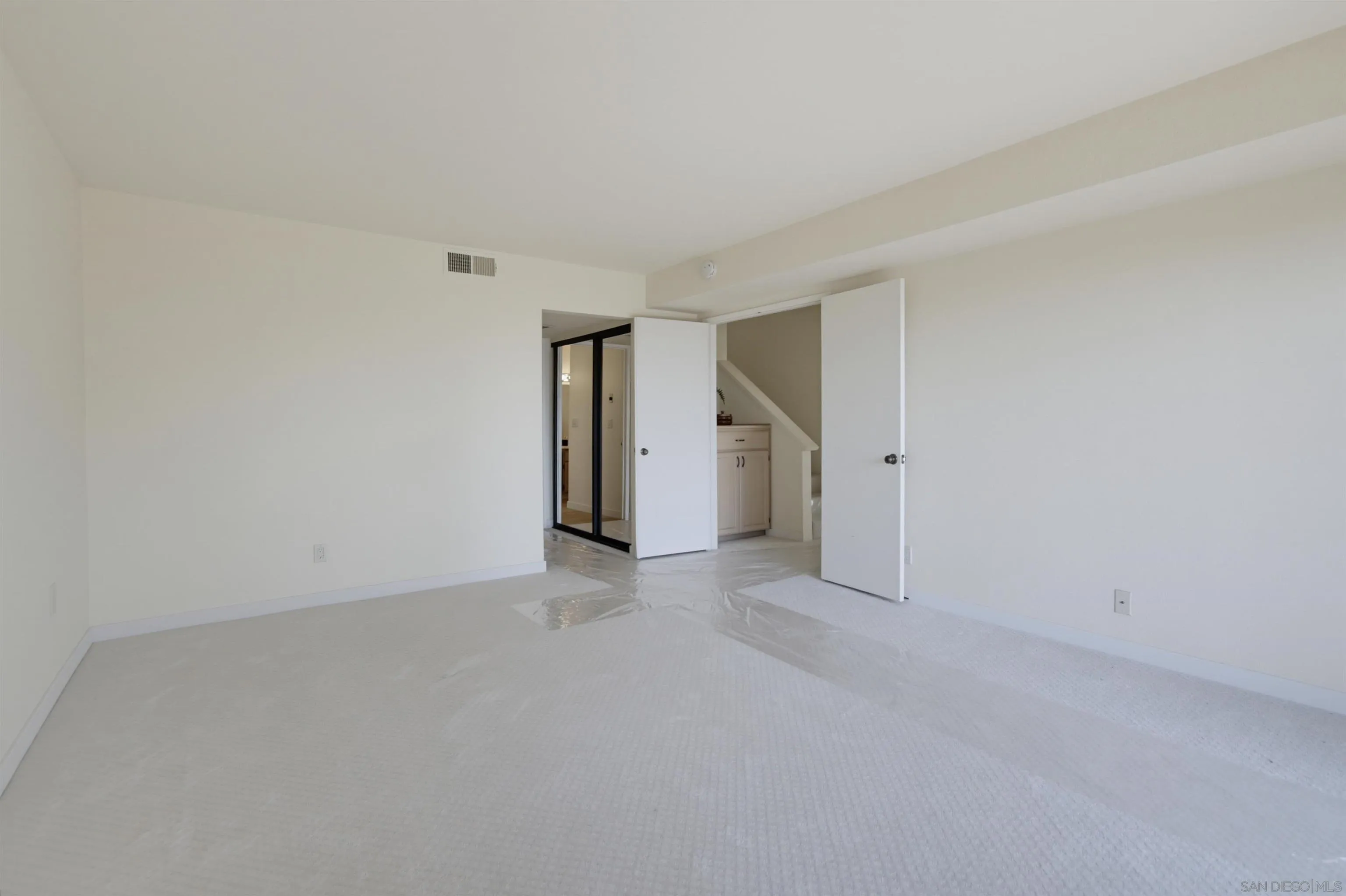 https://cdn.realtyfeed.com/cdn/127/260023438/630b4a6d021ce4a23cc7a166956fa512.webp