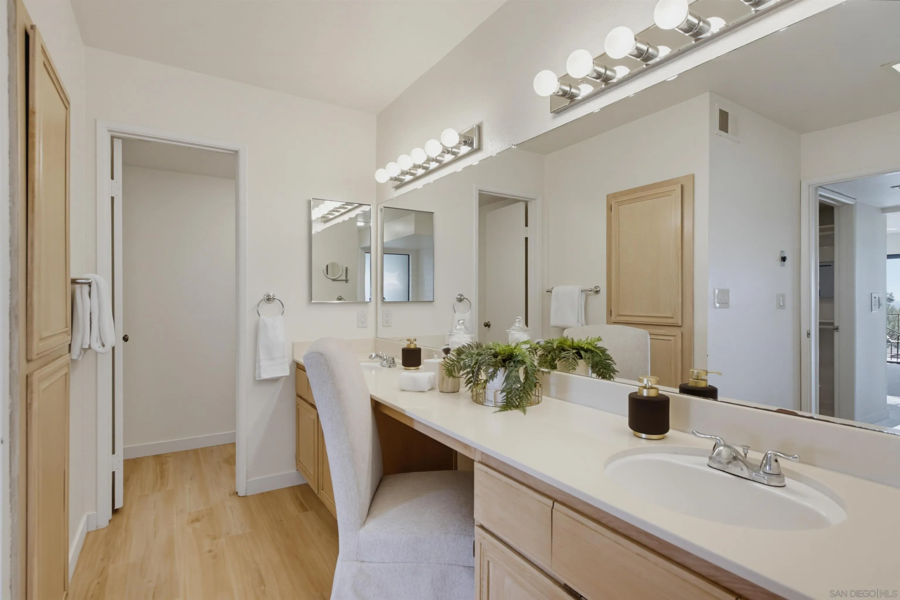 https://cdn.realtyfeed.com/cdn/127/260023438/9a487efebc720875b69ed5e439d8bfa3.webp