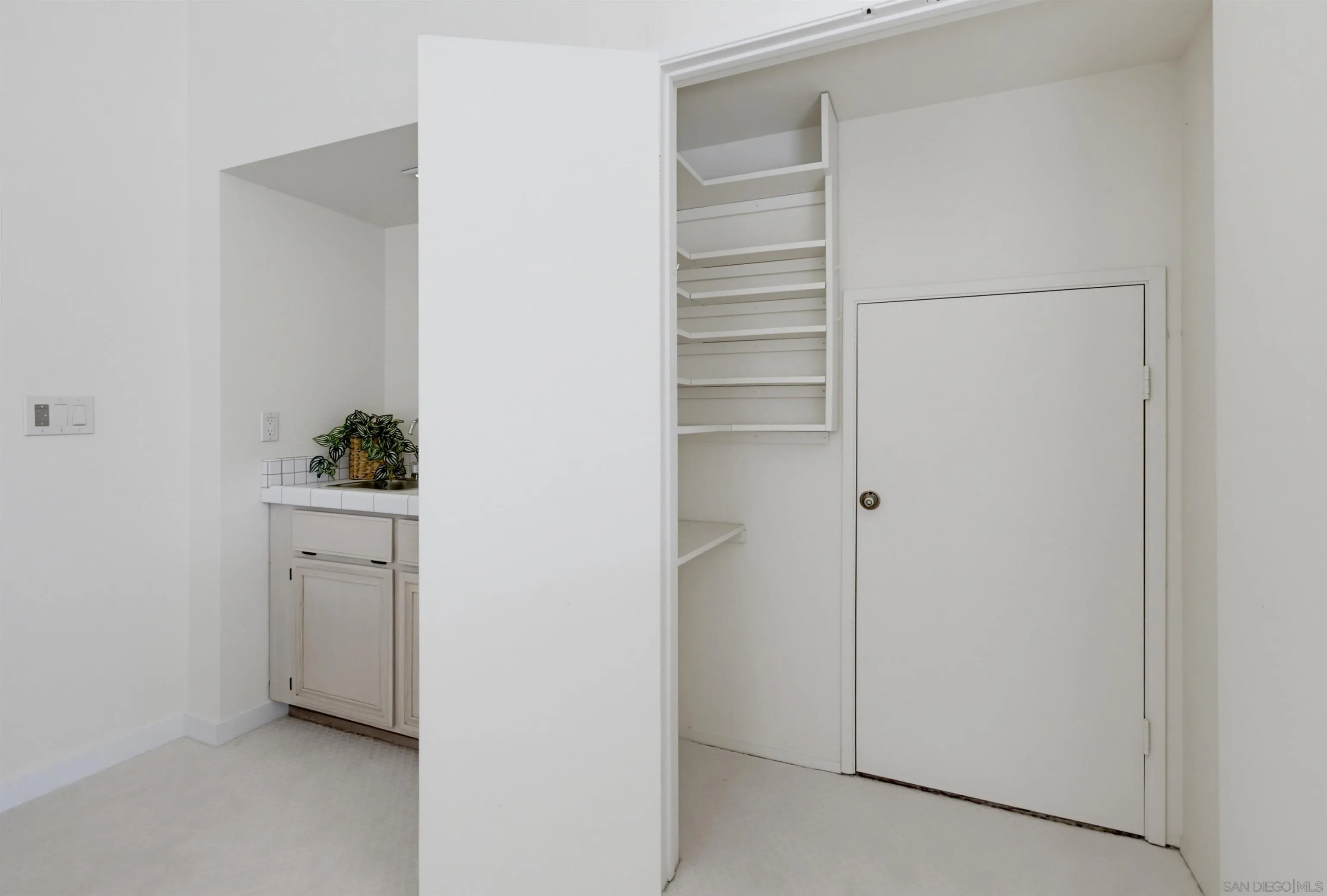 https://cdn.realtyfeed.com/cdn/127/260023438/dd3e93ad462b9caab3576053171e4255.webp
