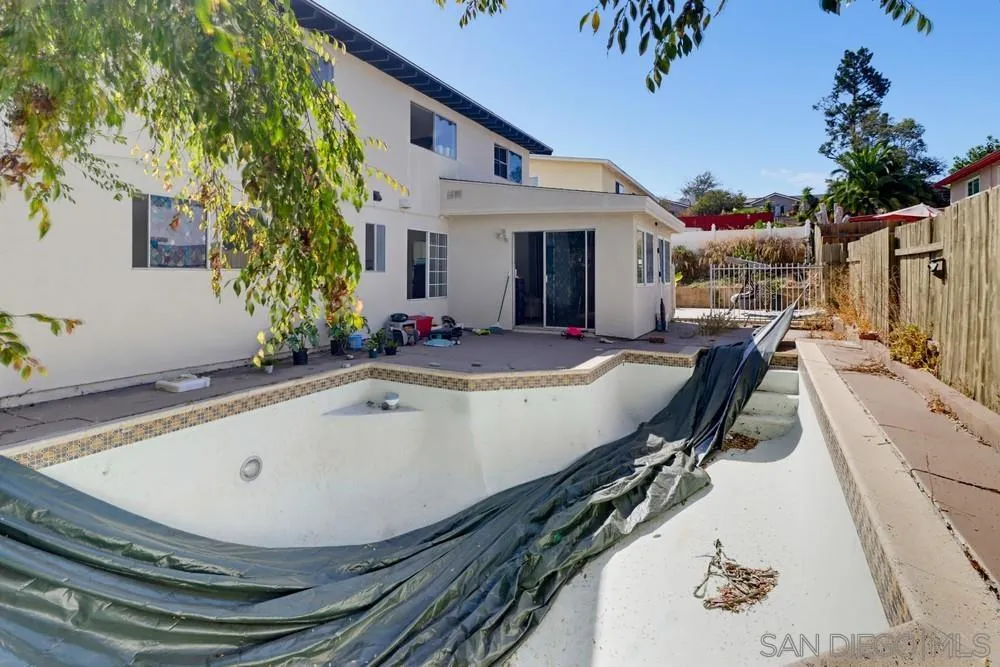 https://cdn.realtyfeed.com/cdn/127/260023440/50a343b7ba8d75e8f8b3d6a29a98ebcd.webp