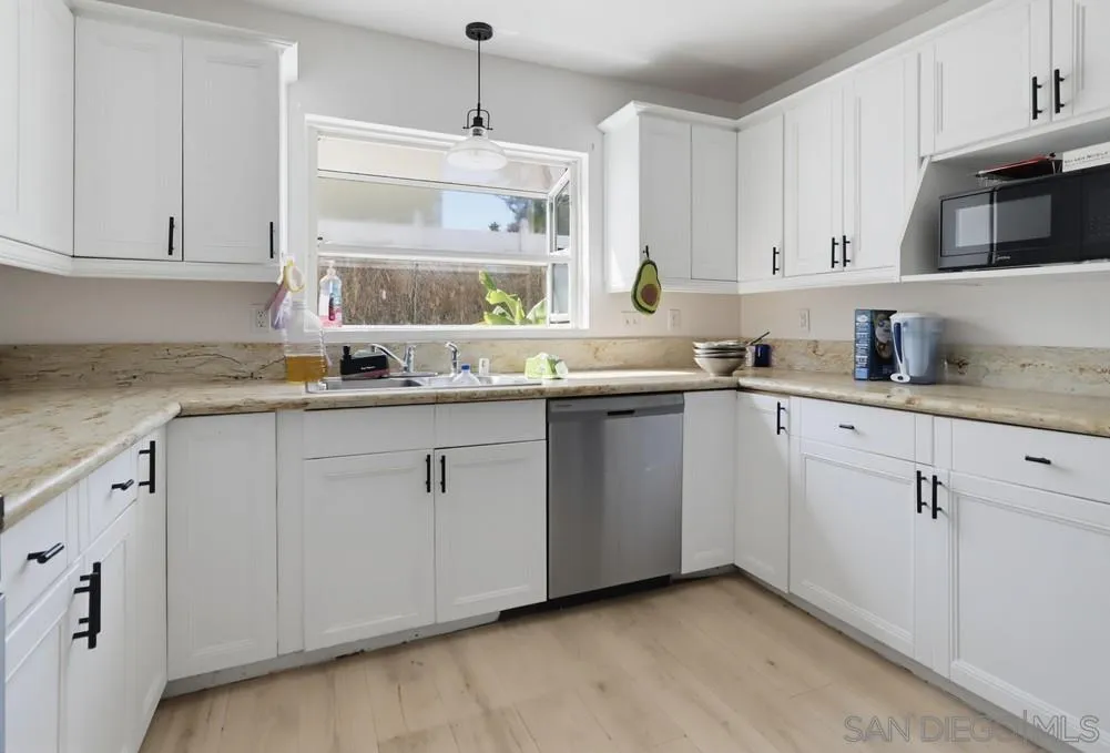 https://cdn.realtyfeed.com/cdn/127/260023440/c6a0504235ceda92a1911ced4157f9bd.webp
