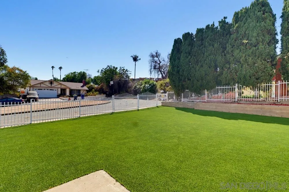 https://cdn.realtyfeed.com/cdn/127/260023440/f1e07ef2e75bb78c99a0a760b66697aa.webp