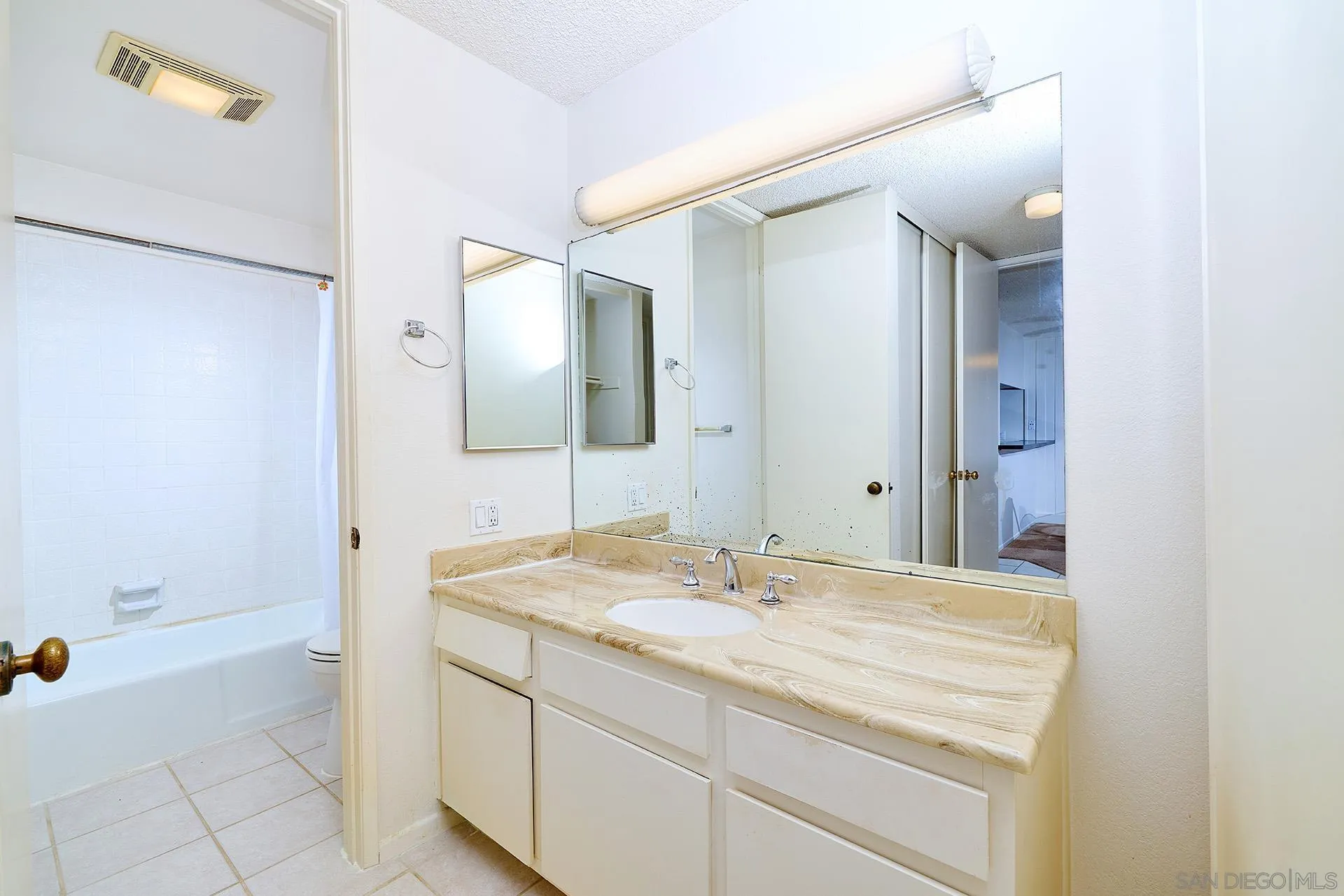 https://cdn.realtyfeed.com/cdn/127/260023444/5c5422ab2e38d9c13b5692e35693dd6f.webp