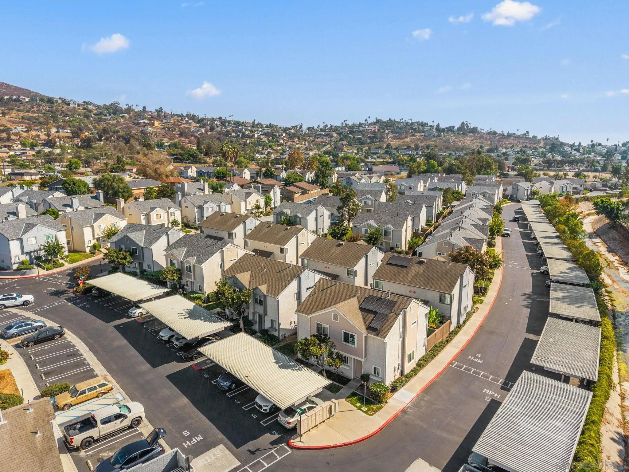 https://cdn.realtyfeed.com/cdn/127/260023445/546f32e6e274bc060ddaeb28d4b8c52d.webp