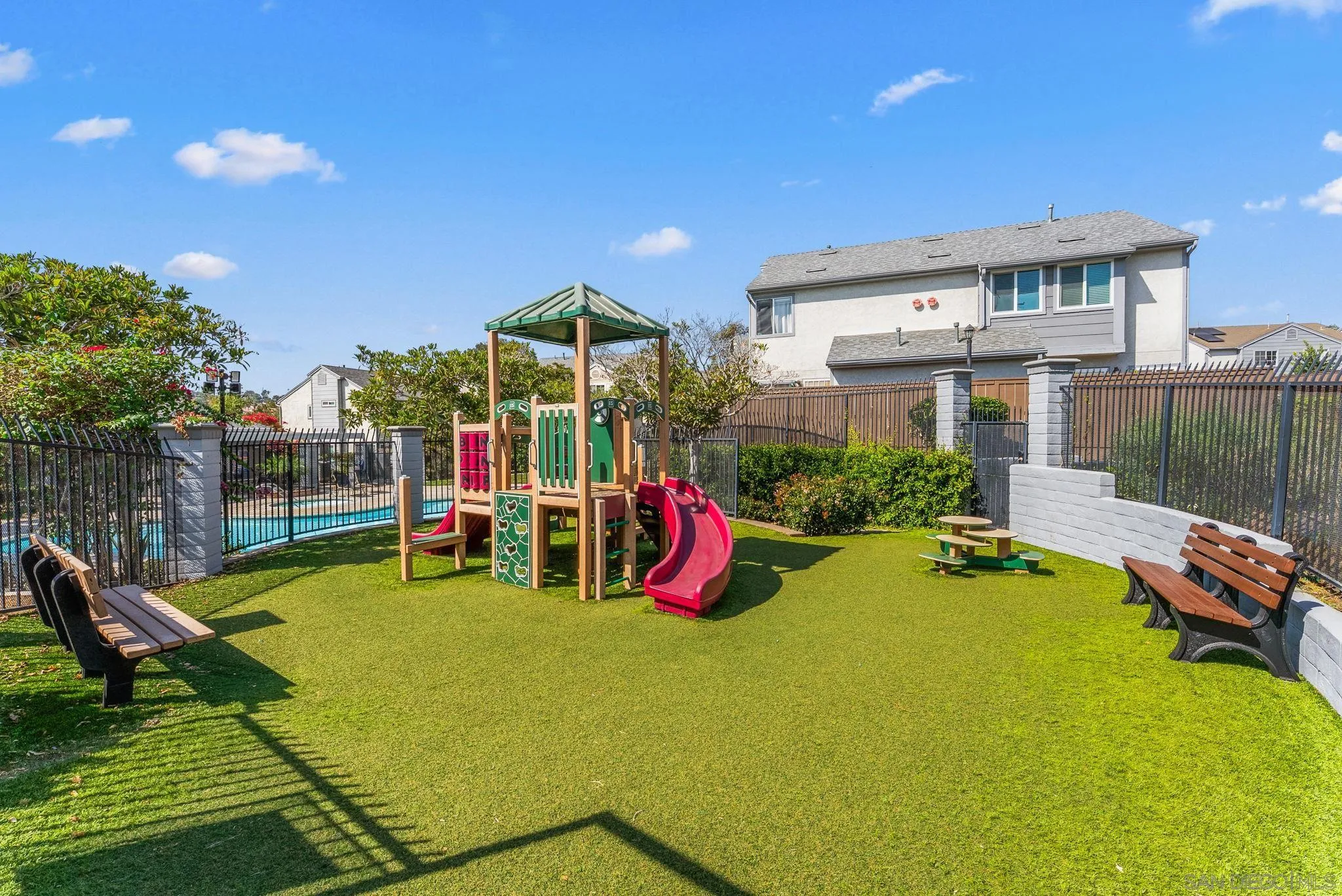 https://cdn.realtyfeed.com/cdn/127/260023445/af66f53103506d0b3a603b242dfe2e34.webp