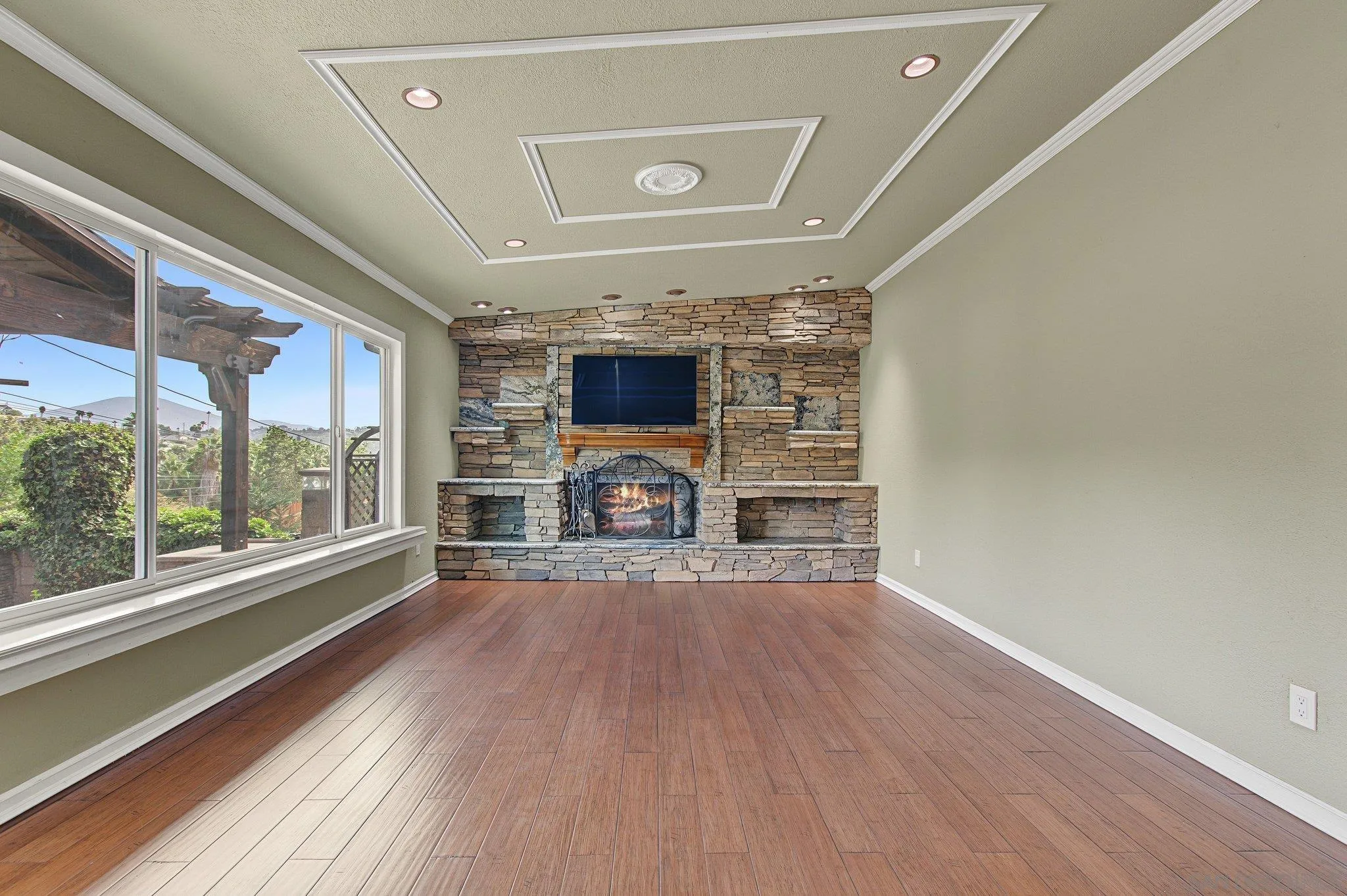 https://cdn.realtyfeed.com/cdn/127/260023457/27b26656d164cfc33e2bbaa59538b5d1.webp