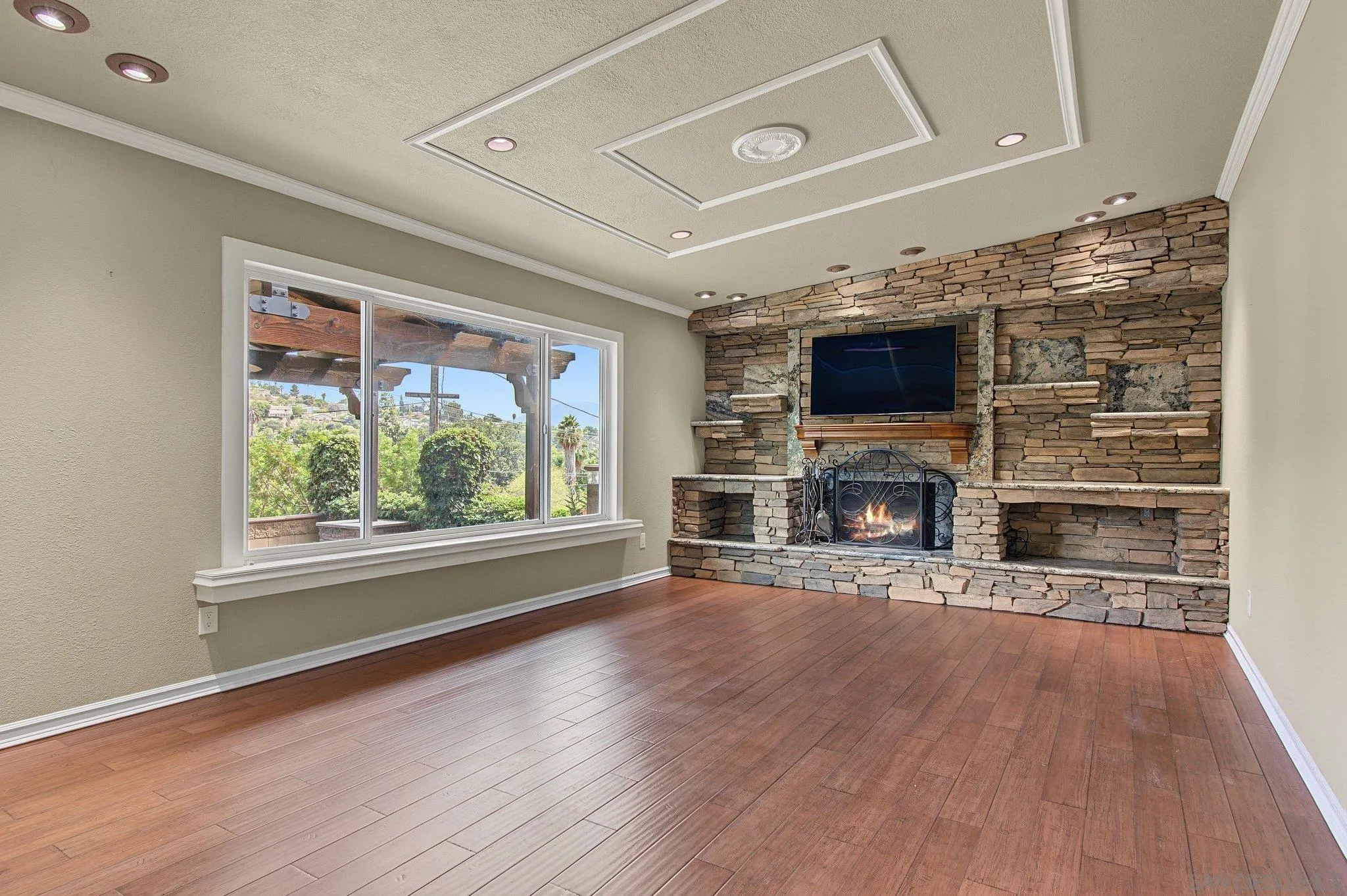 https://cdn.realtyfeed.com/cdn/127/260023457/4c272329445a889ee2547e5e8d971f6e.webp