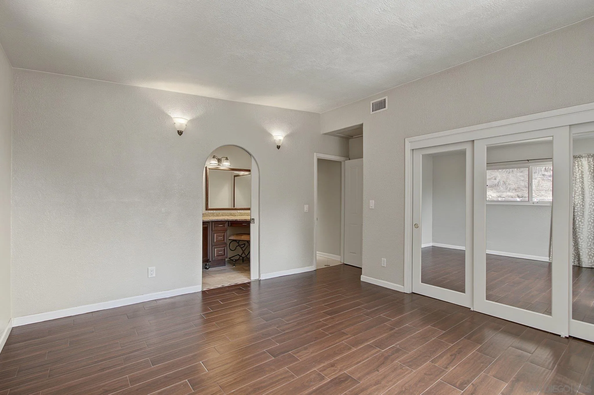 https://cdn.realtyfeed.com/cdn/127/260023457/70cf2591ed52f07df6db523be5b731eb.webp