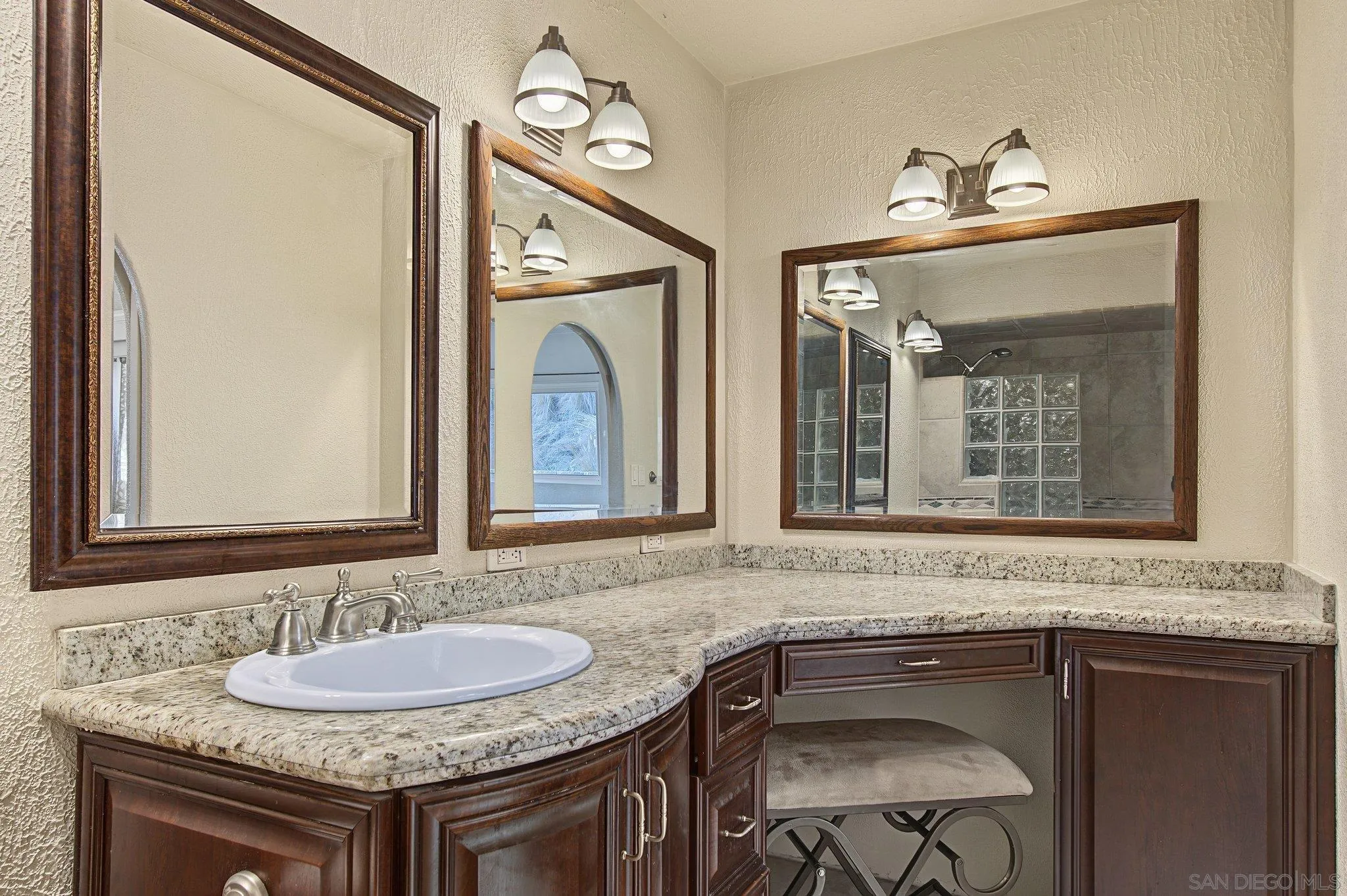 https://cdn.realtyfeed.com/cdn/127/260023457/770824b8c4bc6eaf9959de95be41f313.webp