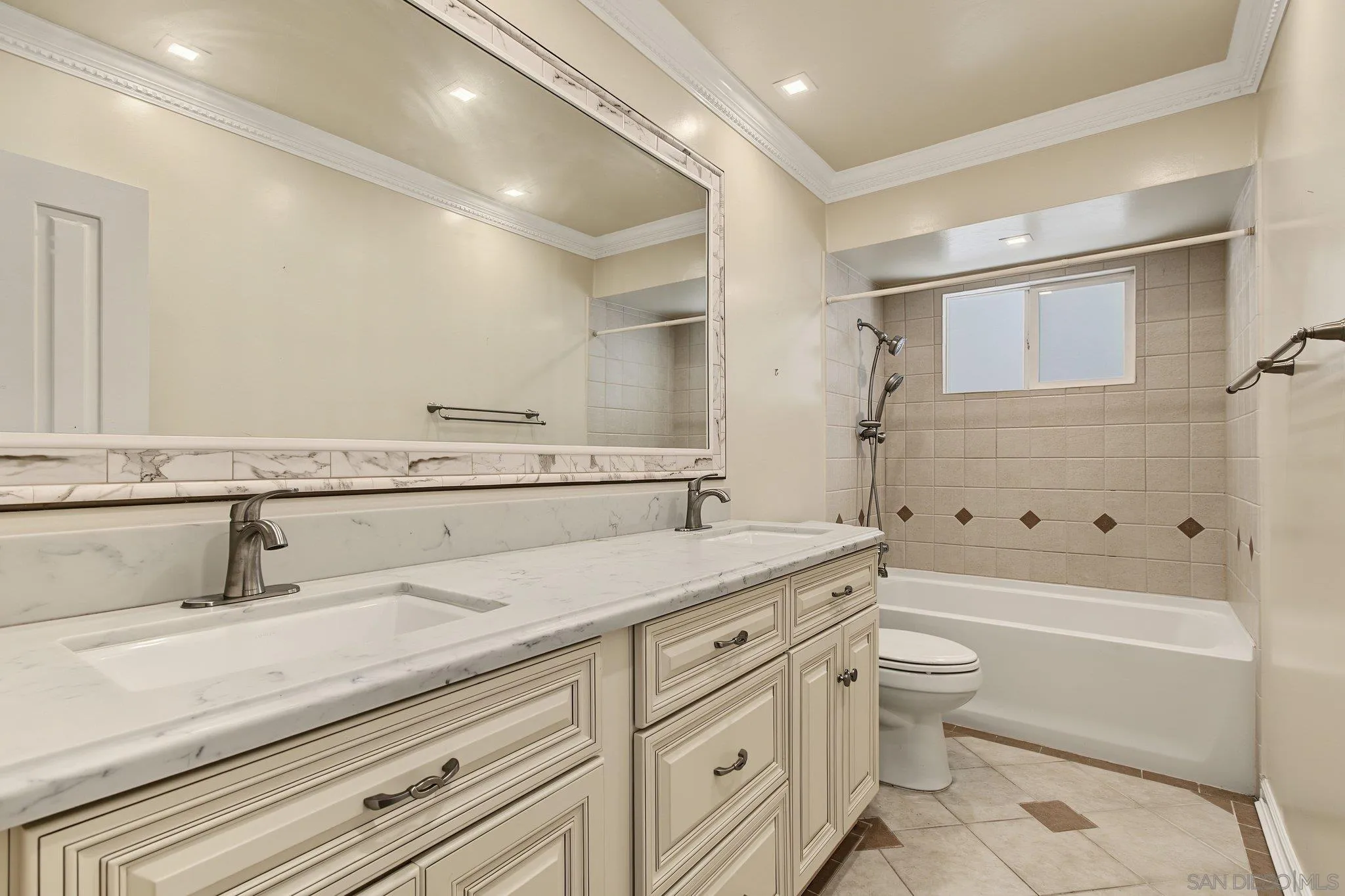 https://cdn.realtyfeed.com/cdn/127/260023457/c7248ef18baddd232b3a5e17a099087e.webp