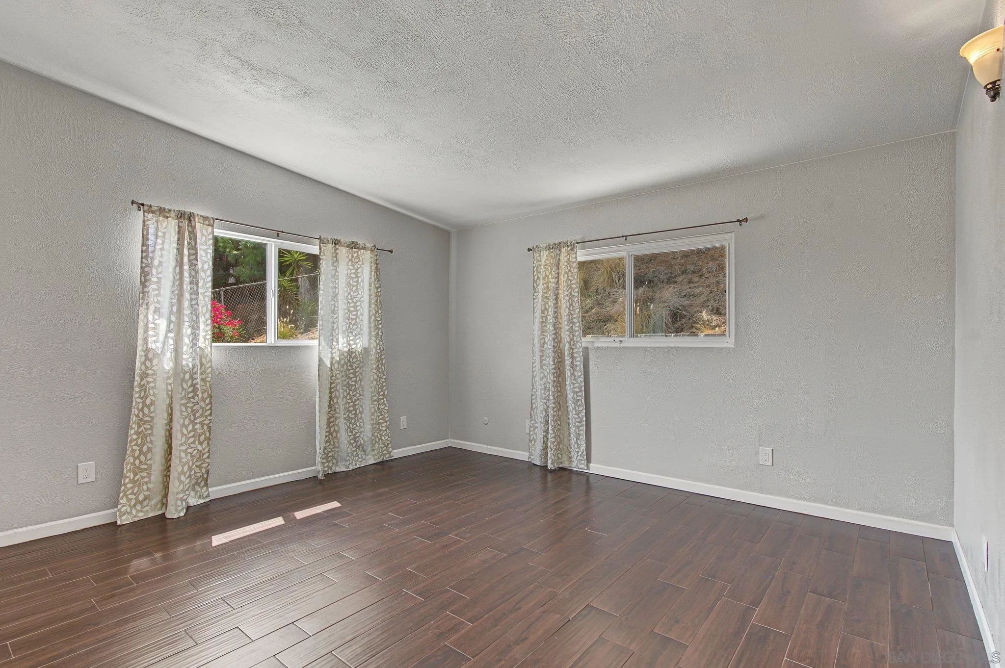 https://cdn.realtyfeed.com/cdn/127/260023457/d1b15c506bc5700dffcf670bb3b88bf3.webp