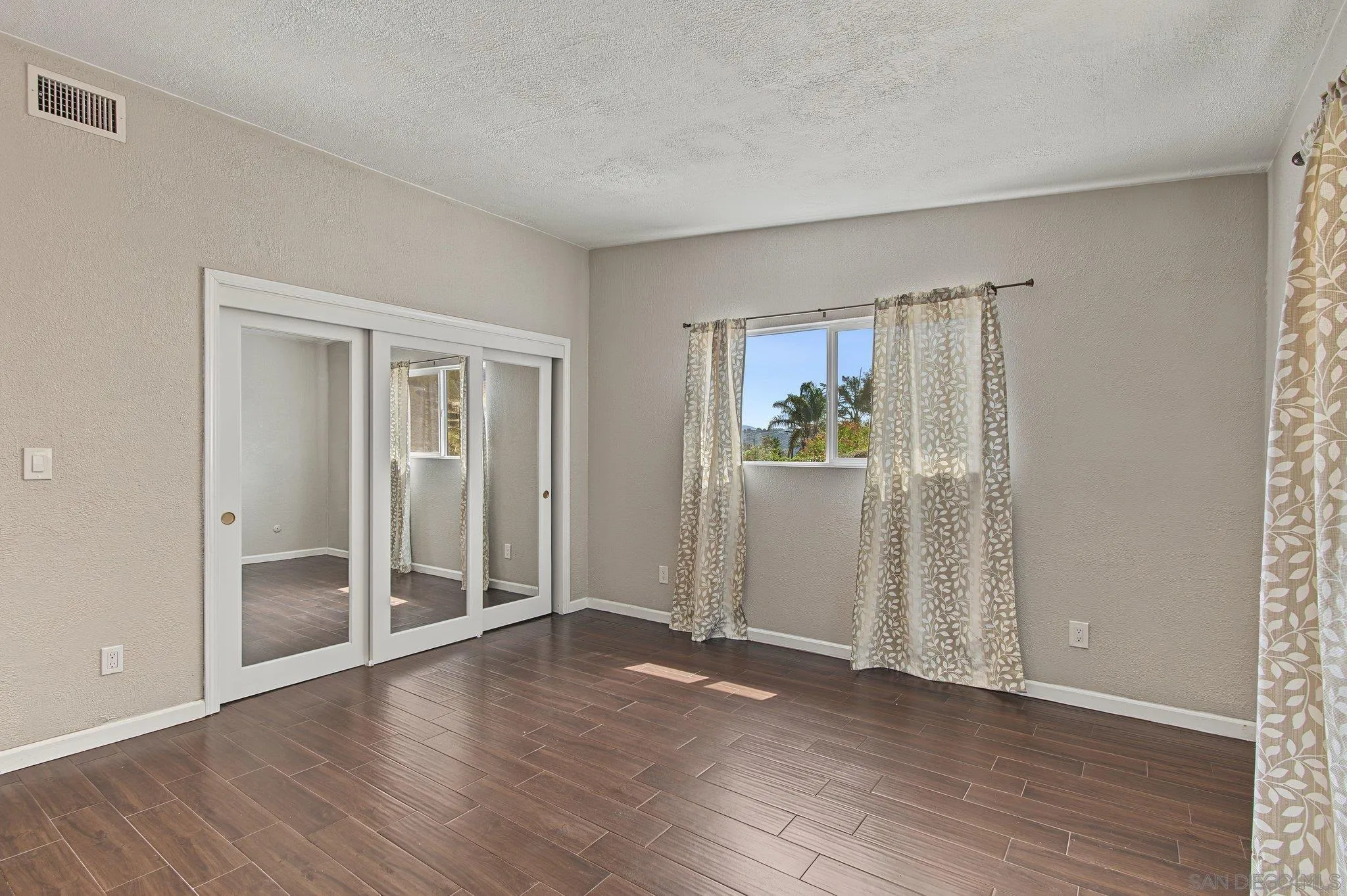 https://cdn.realtyfeed.com/cdn/127/260023457/dd73d8bf00d8ea50fd222aa06b7fe959.webp