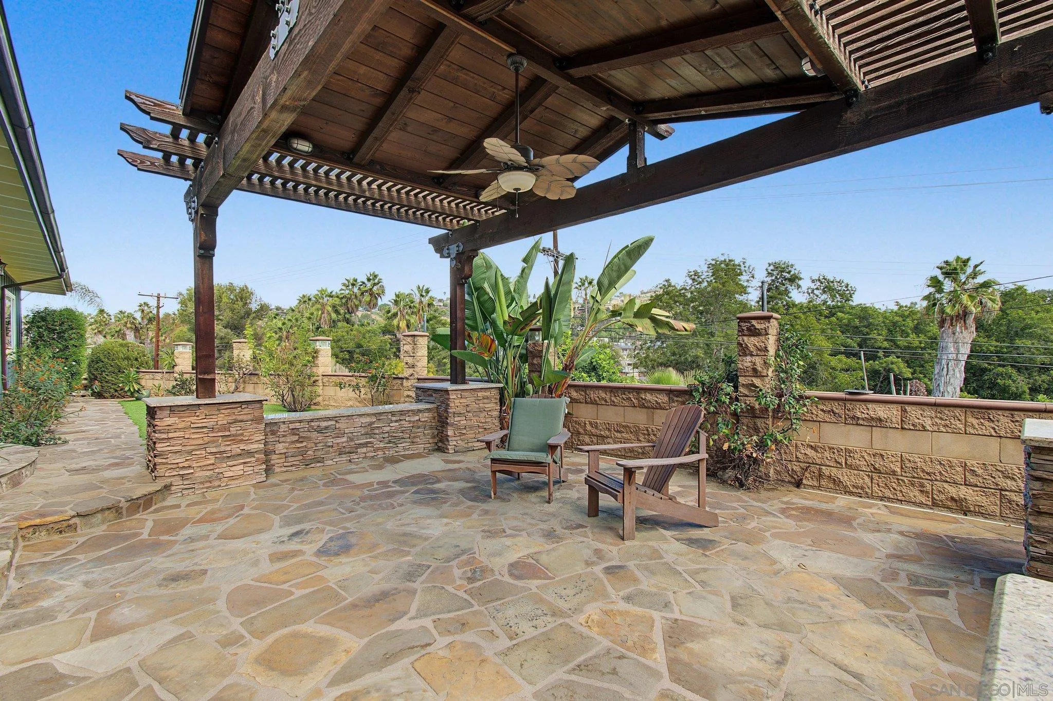 https://cdn.realtyfeed.com/cdn/127/260023457/ee479a2d268e13950349b537aa2876e3.webp