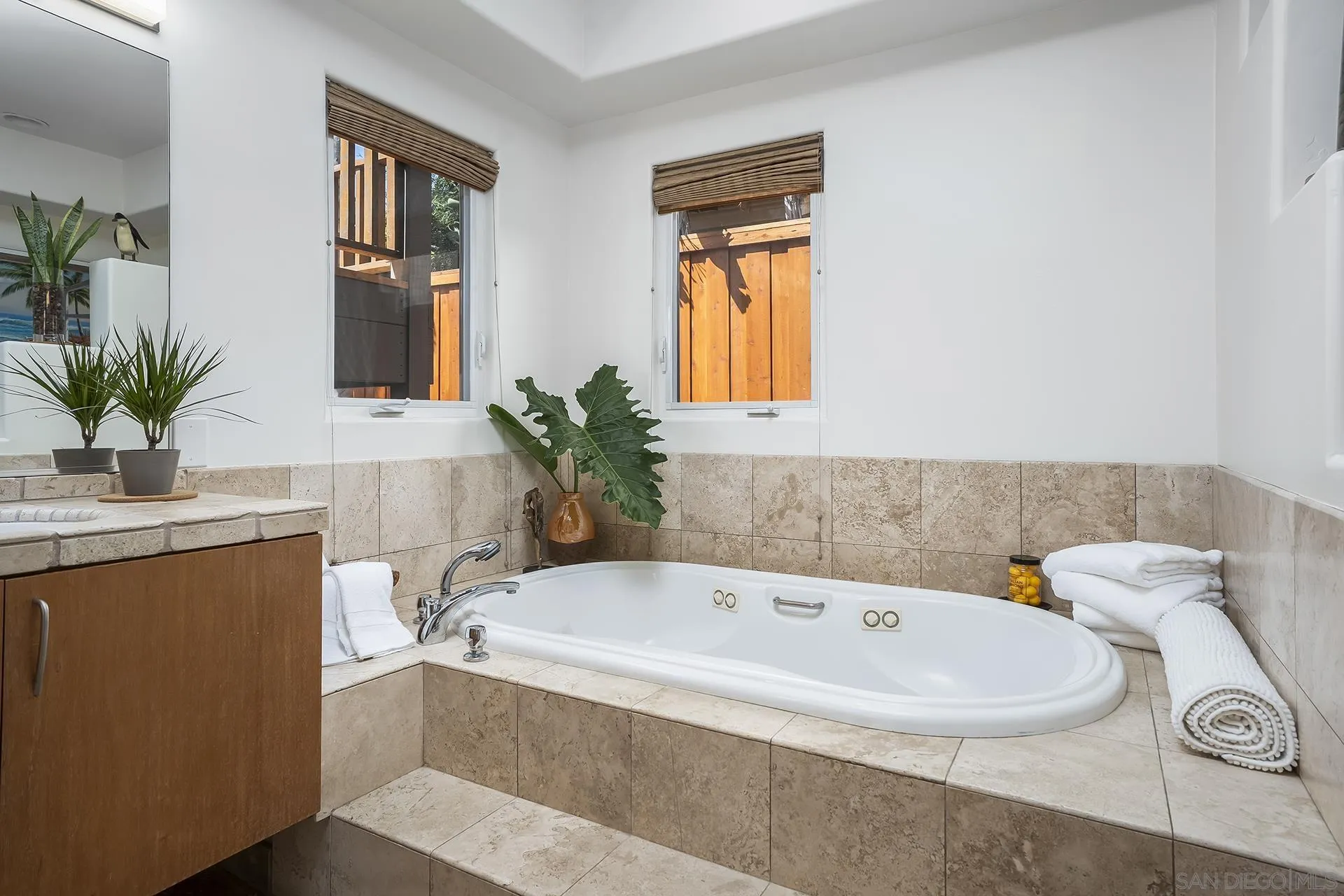 https://cdn.realtyfeed.com/cdn/127/260023460/0e98d8790e8b11eeb0f459bb545a486a.webp