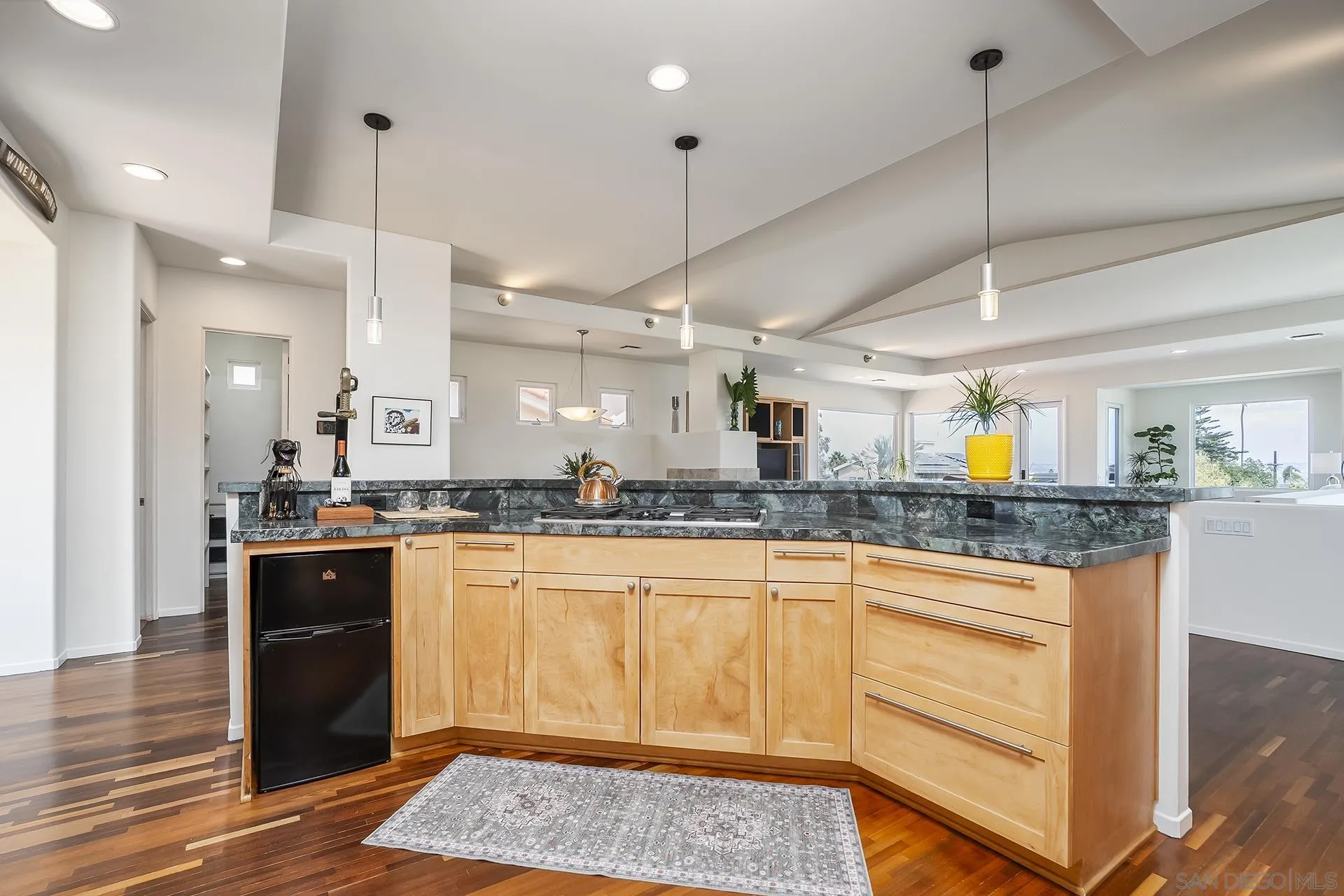 https://cdn.realtyfeed.com/cdn/127/260023460/6da1066985b70c847946174b8832d752.webp