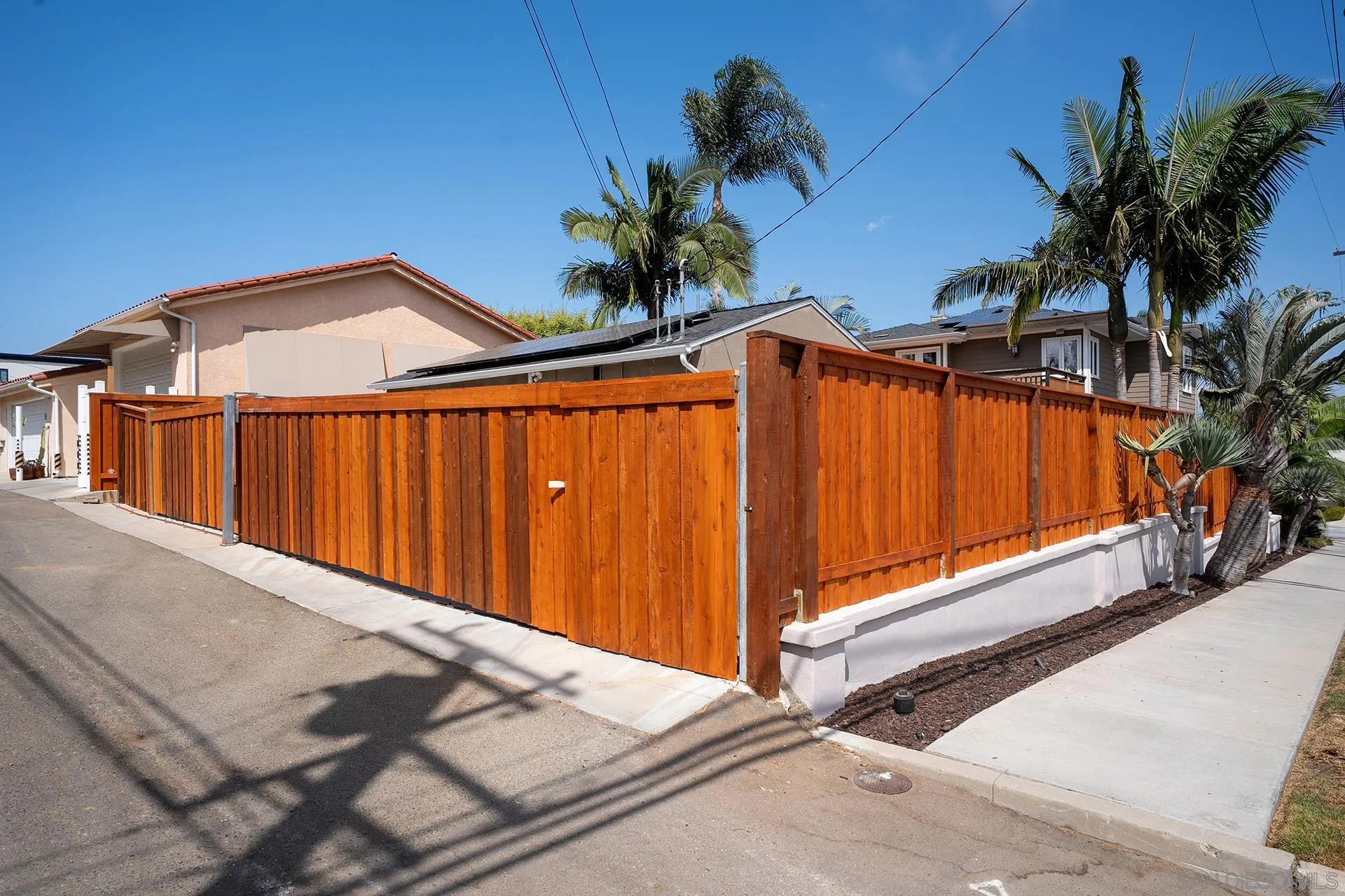 https://cdn.realtyfeed.com/cdn/127/260023460/a7dc8b535ced1a16d776cff539c2b070.webp