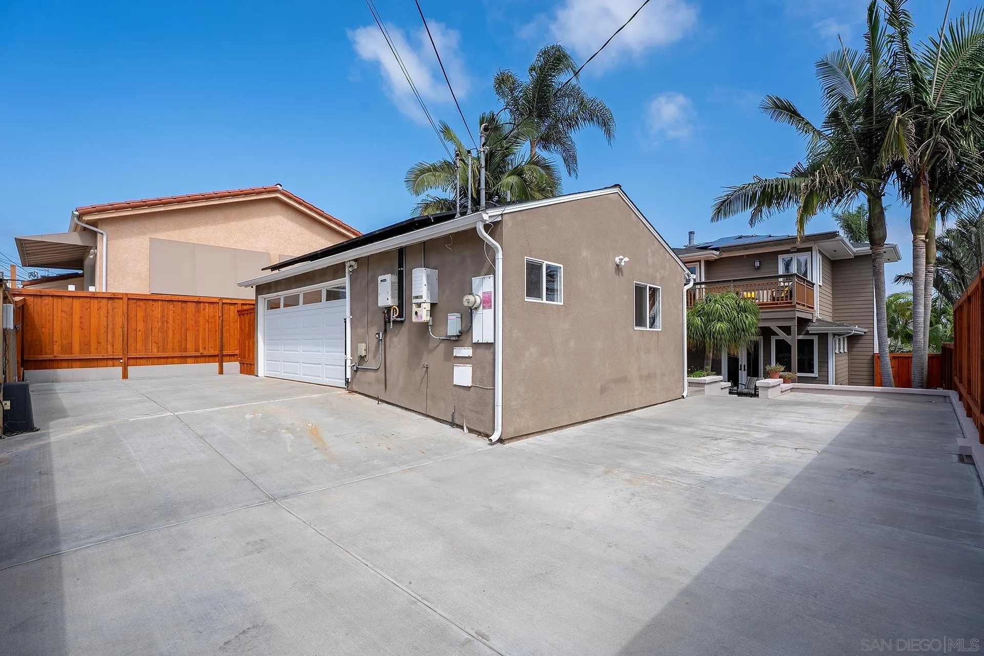 https://cdn.realtyfeed.com/cdn/127/260023460/ca98380d4c6443ac0652f454529746bc.webp