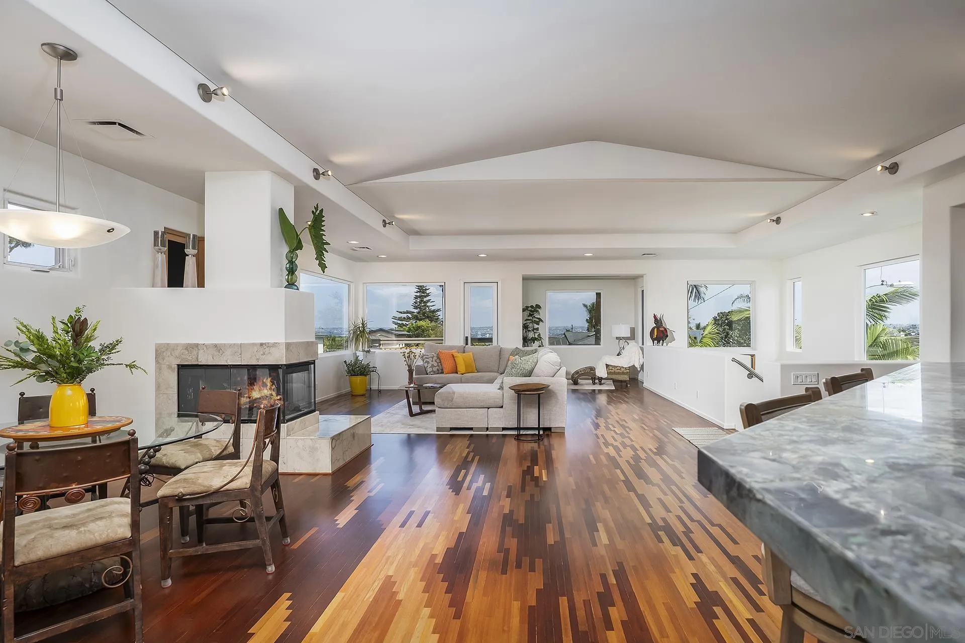 https://cdn.realtyfeed.com/cdn/127/260023460/d510e43cecb8b30fa5bca45584f135a9.webp