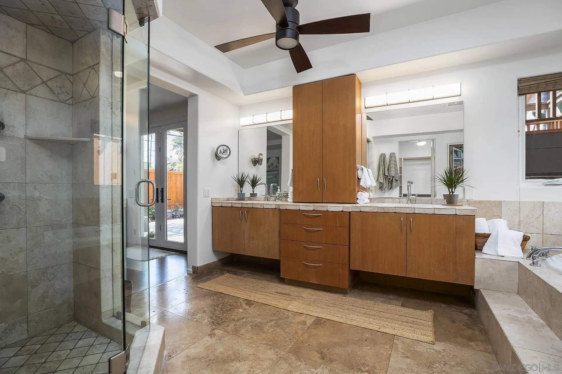 https://cdn.realtyfeed.com/cdn/127/260023460/eeda8518d2bfb943277e2587f4e7e25d.webp
