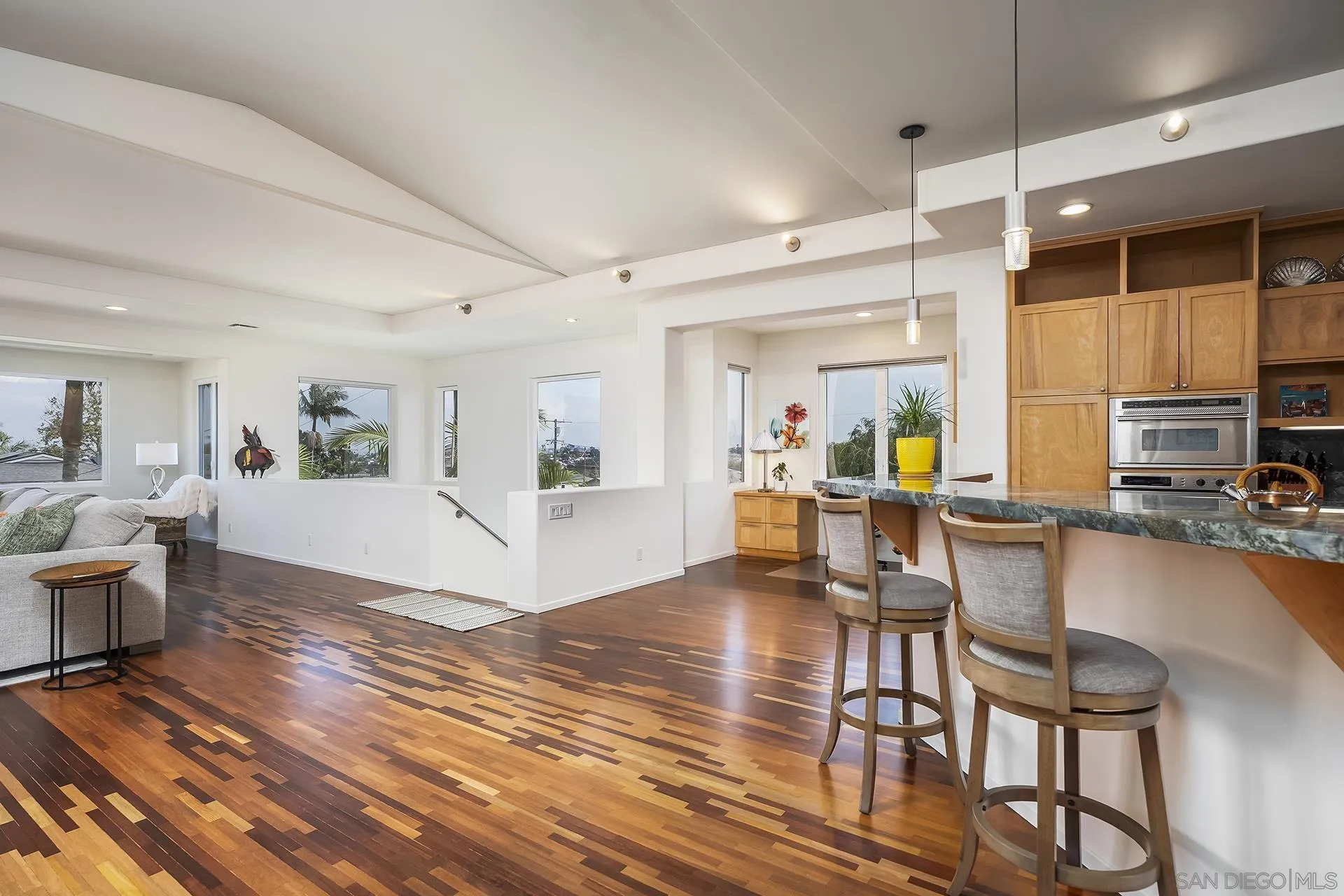 https://cdn.realtyfeed.com/cdn/127/260023460/eff304d16074a2c741d6a63786a156b4.webp