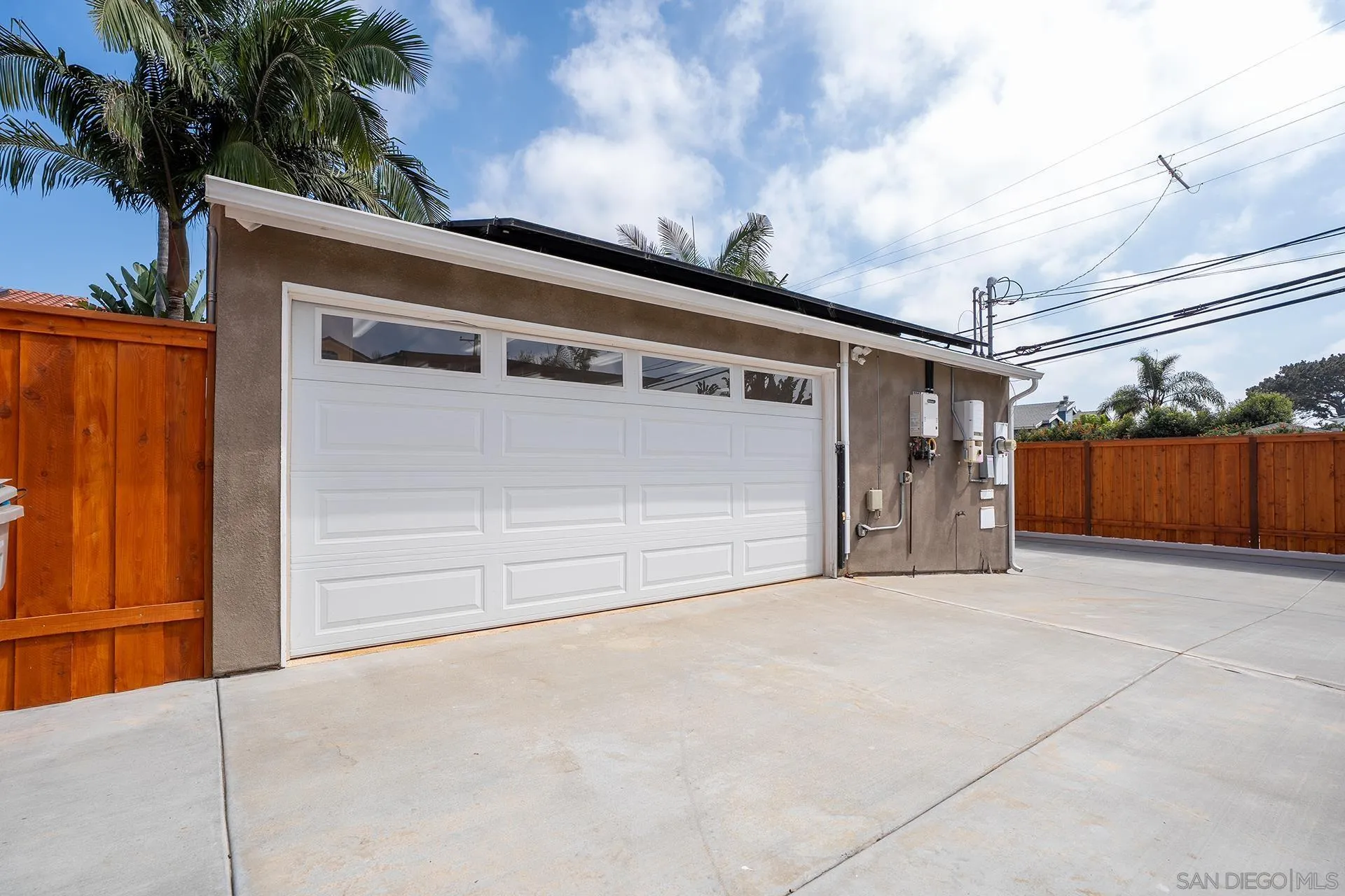 https://cdn.realtyfeed.com/cdn/127/260023460/f4052d4115f404caef672e72287c629e.webp