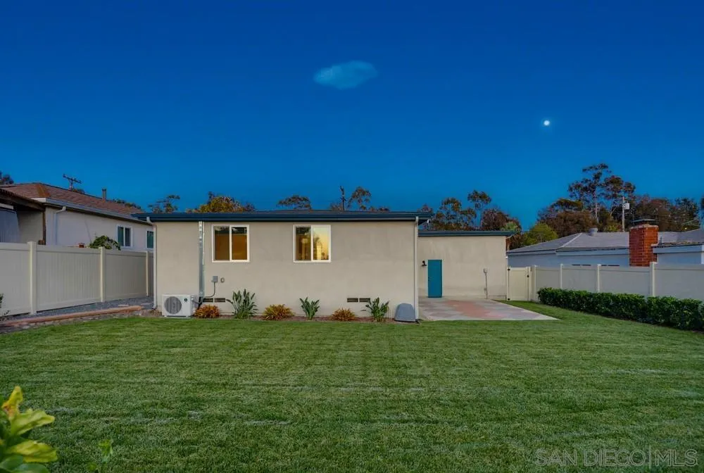 https://cdn.realtyfeed.com/cdn/127/260023471/23f1a17fd7df85b26af41d9f0df9437d.webp