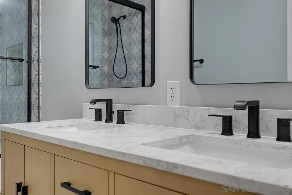 https://cdn.realtyfeed.com/cdn/127/260023471/eec7518eaa9184a214838dfb9fe2c588.webp