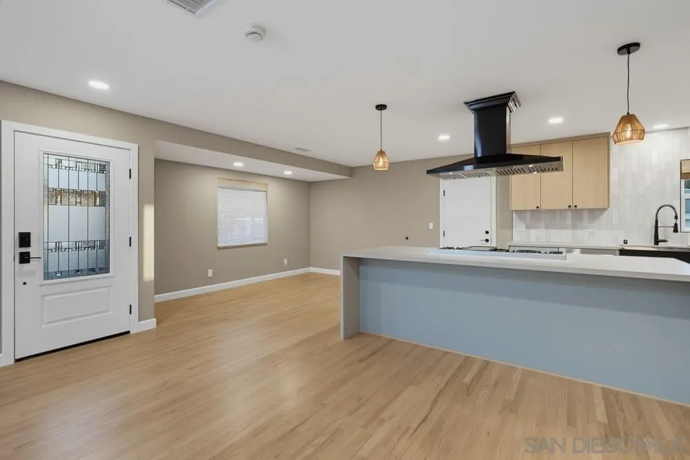 https://cdn.realtyfeed.com/cdn/127/260023471/f756796ad7a7a7db324776fb3cd66abb.webp
