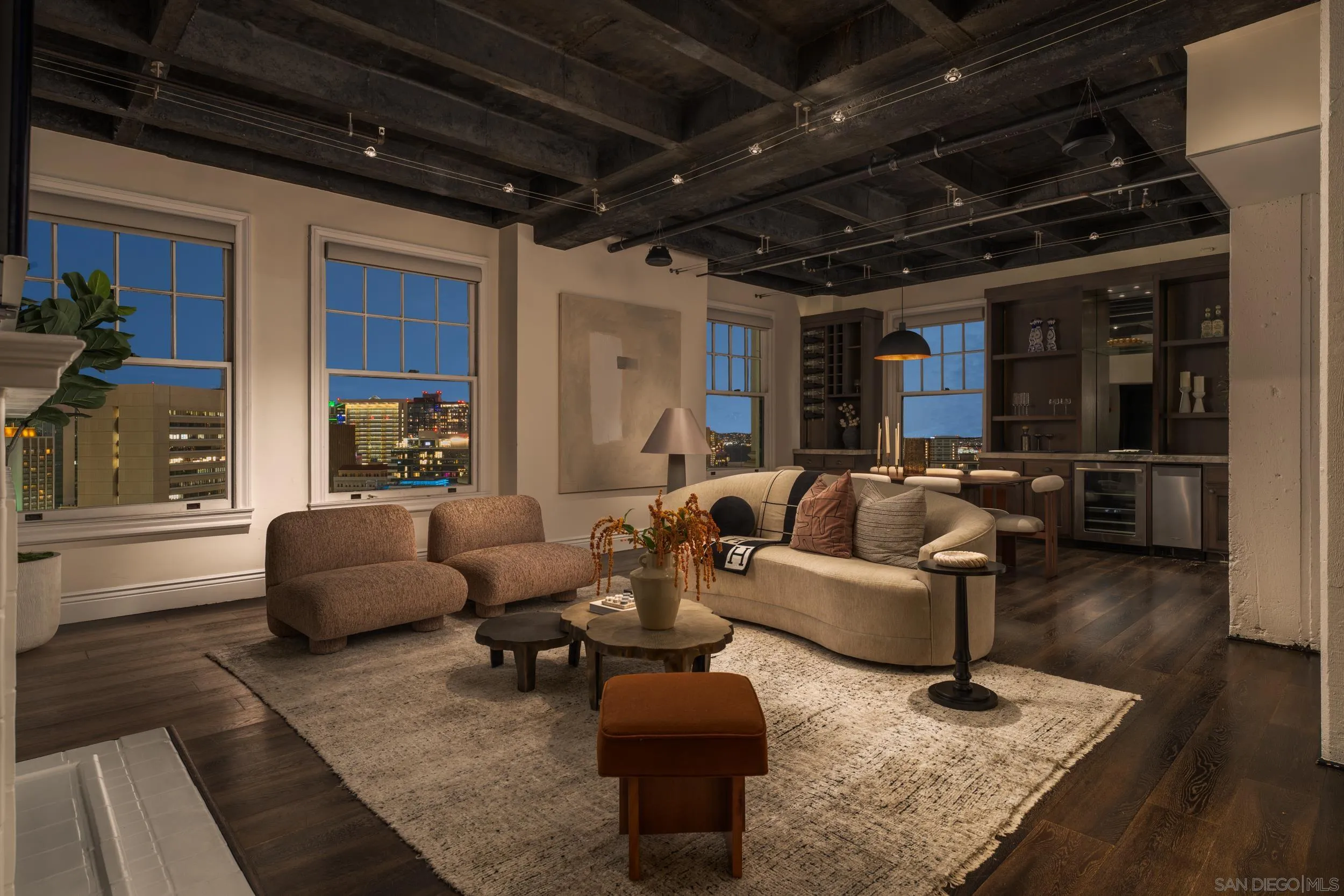 https://cdn.realtyfeed.com/cdn/127/260023477/11dc256ea1bfff9f24793de9087109cc.webp