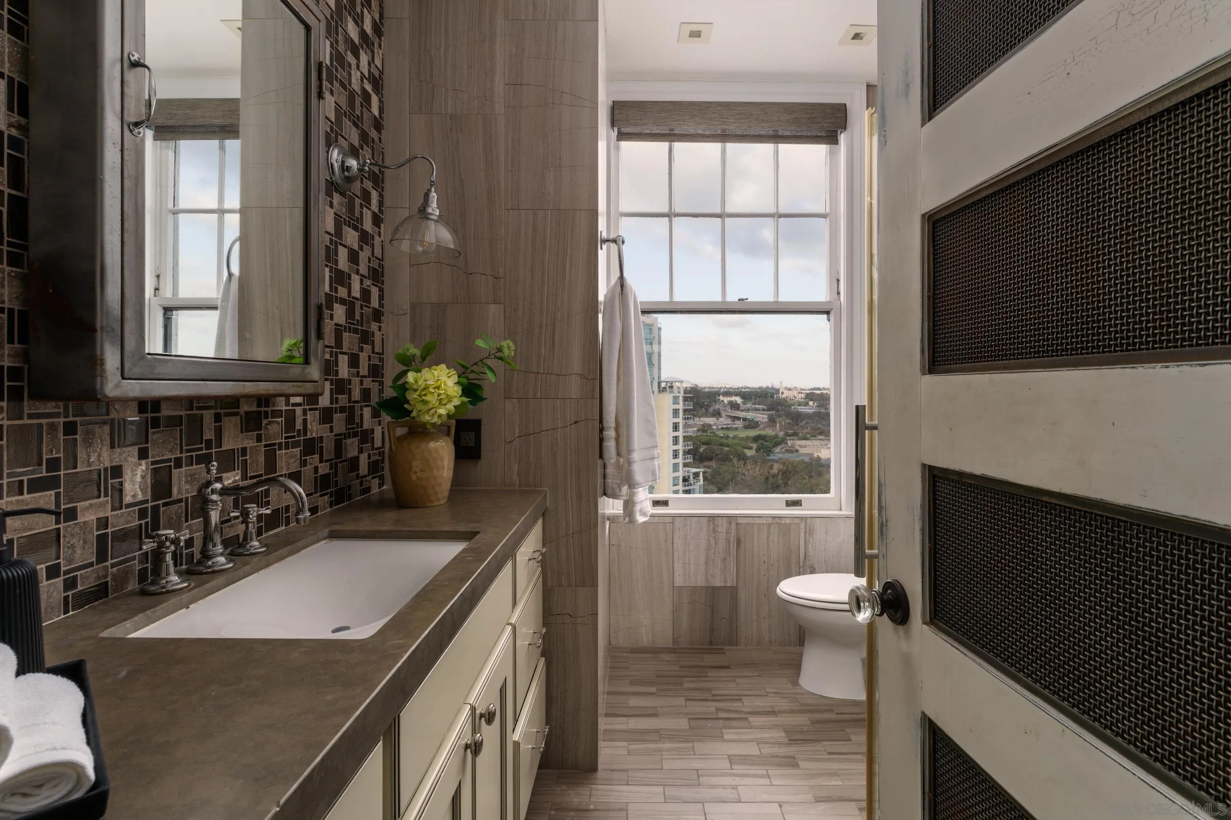 https://cdn.realtyfeed.com/cdn/127/260023477/40c0cdcefafba0b1977c9c557ec42e7c.webp