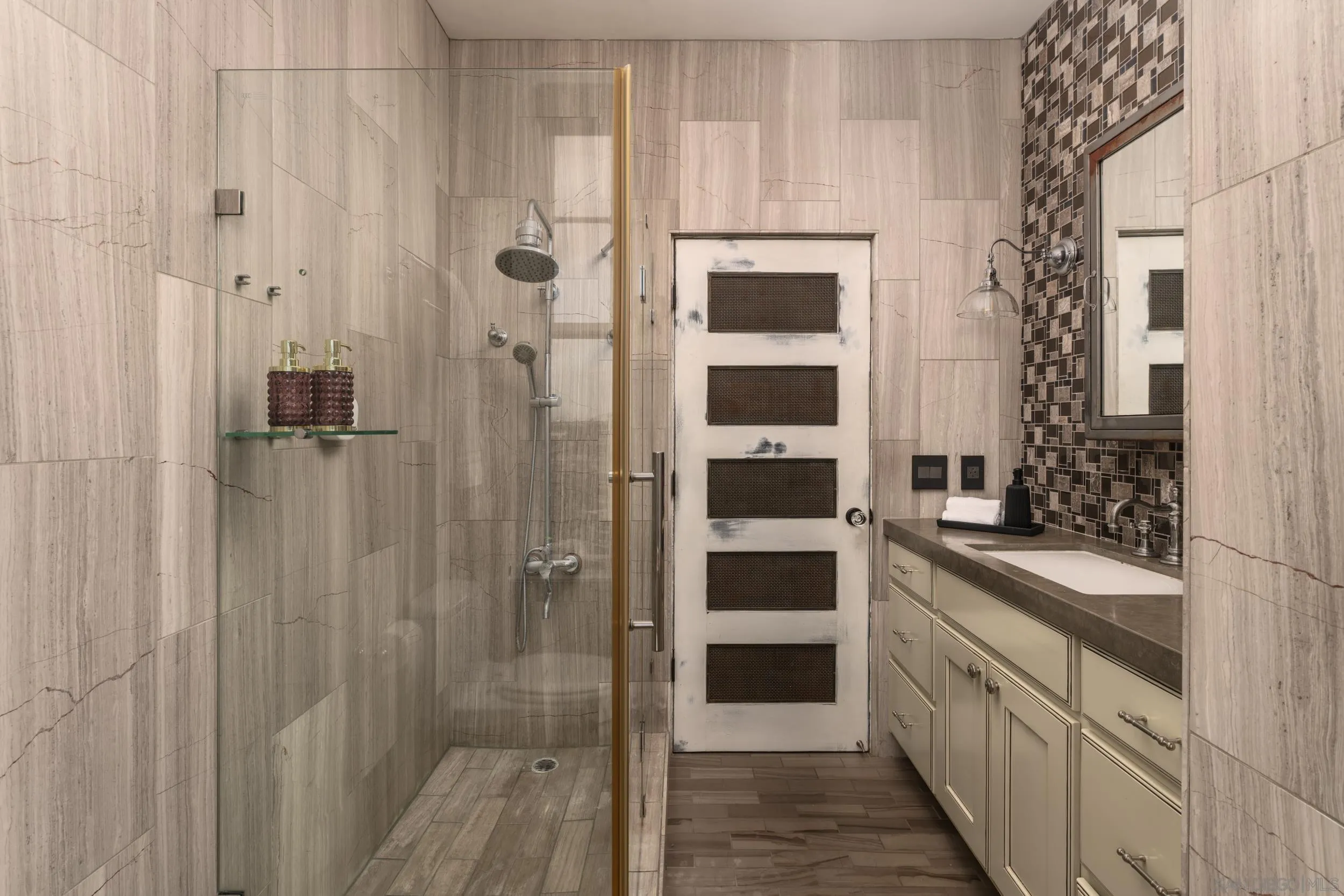 https://cdn.realtyfeed.com/cdn/127/260023477/75fa0e00432621a88a7df26c022a69ed.webp