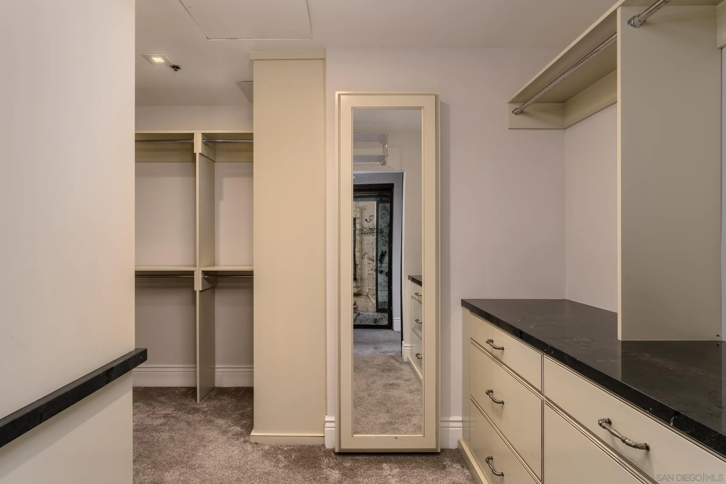 https://cdn.realtyfeed.com/cdn/127/260023477/a83db7366b7e91ad96ed60b34902f267.webp