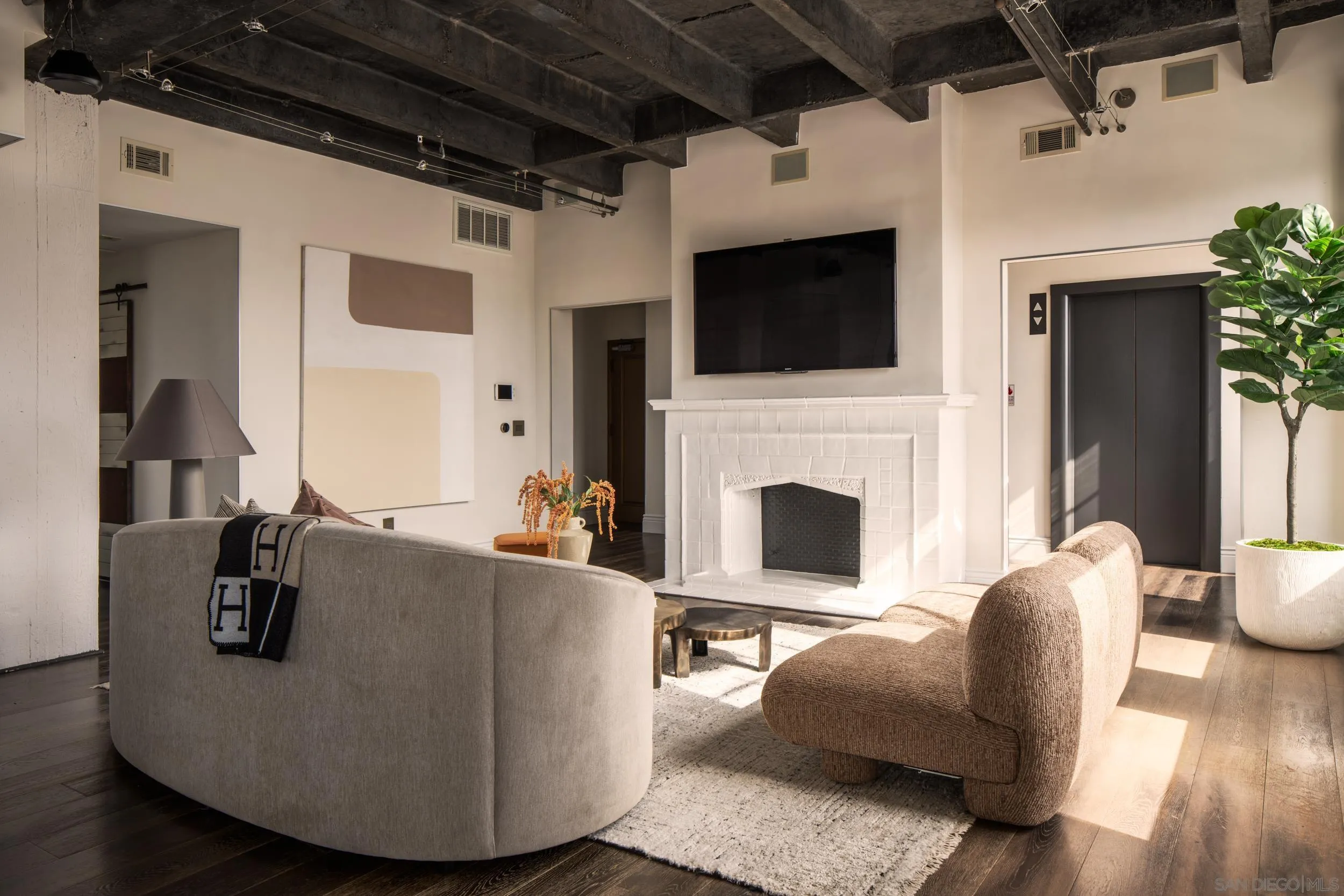 https://cdn.realtyfeed.com/cdn/127/260023477/b793f546fd2225e1698c5493e30ff464.webp