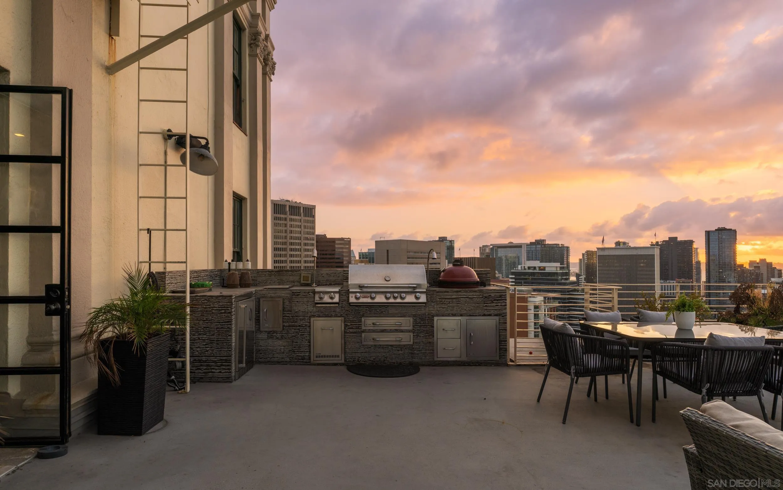 https://cdn.realtyfeed.com/cdn/127/260023477/bdee673cbd3dc9ccb733995b53360c36.webp