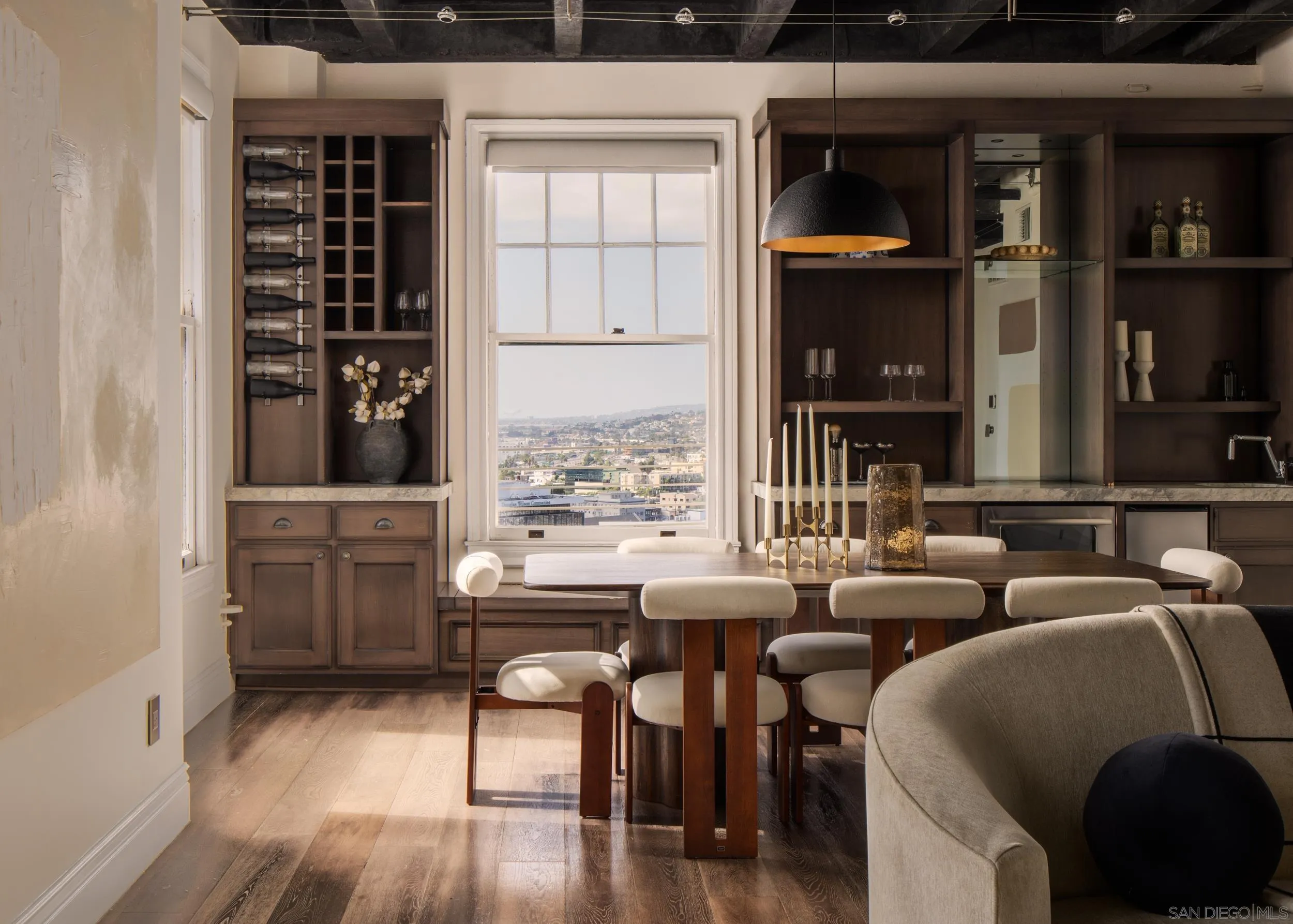 https://cdn.realtyfeed.com/cdn/127/260023477/c8e2f31f62971bc2cd8304fb5b73e389.webp