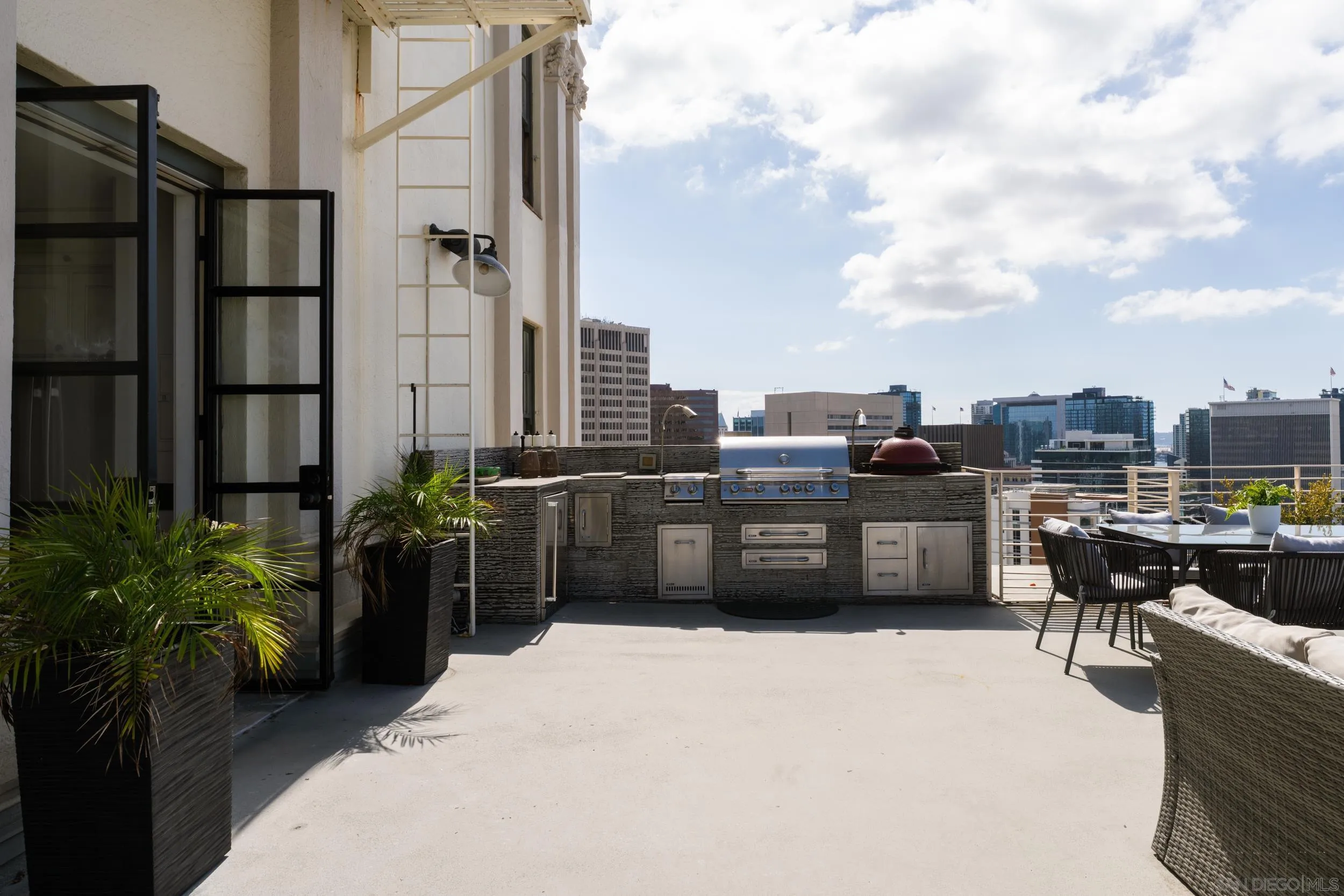 https://cdn.realtyfeed.com/cdn/127/260023477/d2f5b55c019ffe6946abb11796688081.webp