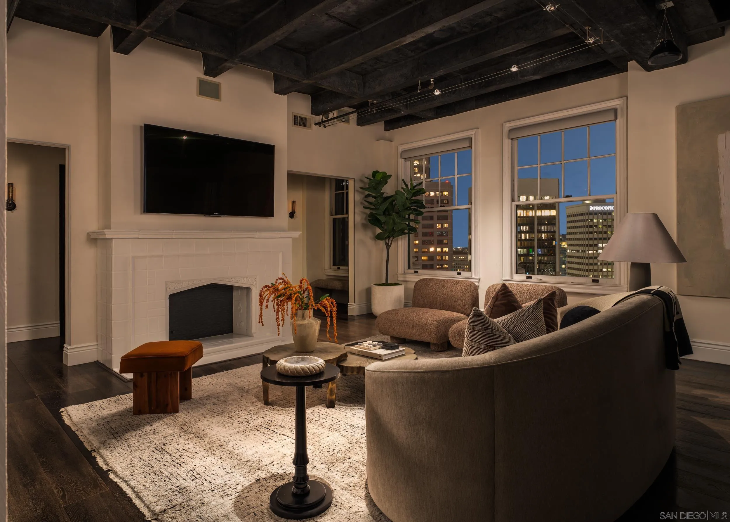 https://cdn.realtyfeed.com/cdn/127/260023477/e4461c3eb5a72ad1ad0dca795fc92aa2.webp