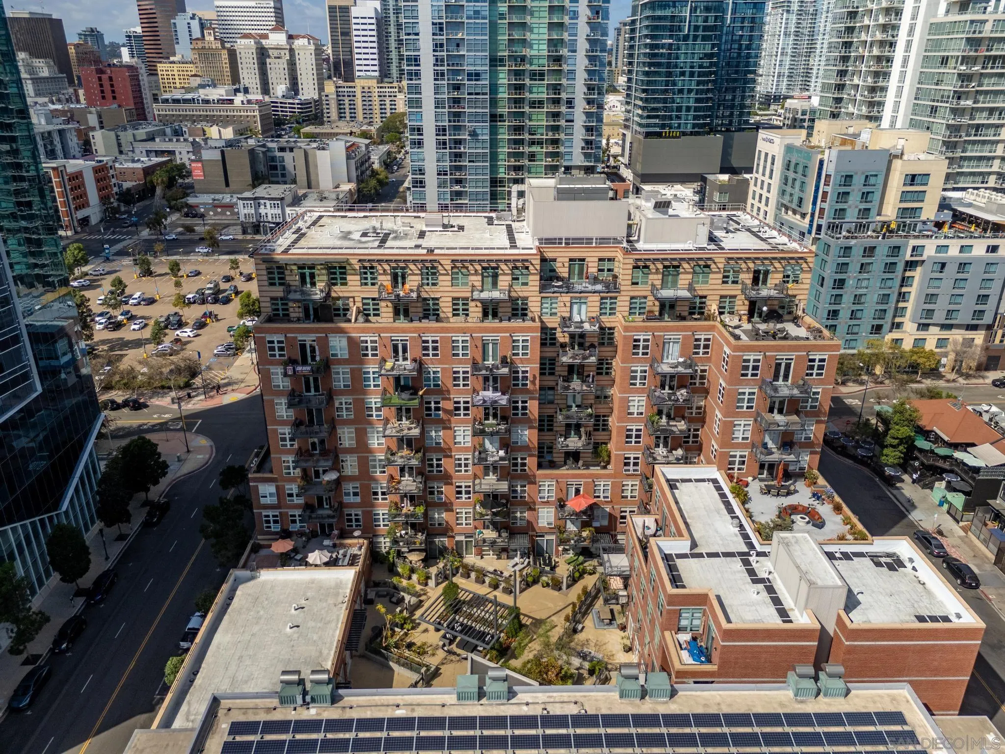 https://cdn.realtyfeed.com/cdn/127/260023479/16c0162186bef39c93510ff630749ed1.webp