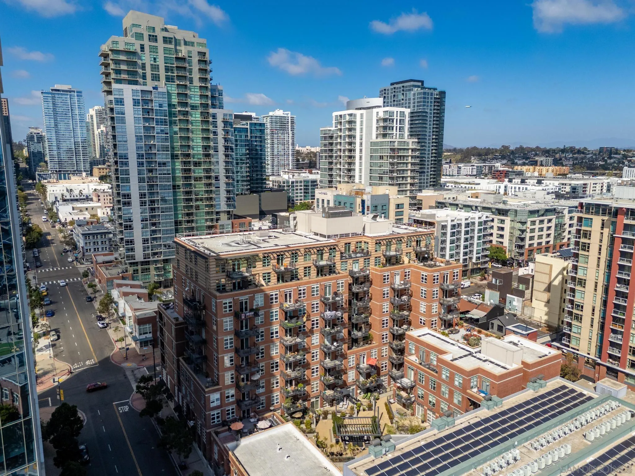 https://cdn.realtyfeed.com/cdn/127/260023479/ad4fec7d2fc4bf265d89a33c10a22f02.webp