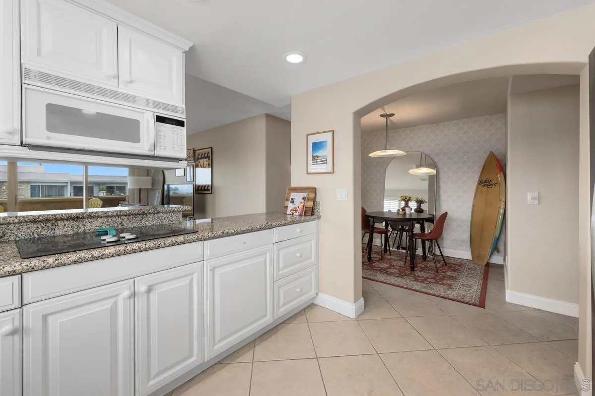 https://cdn.realtyfeed.com/cdn/127/260023481/42a40e9c8606e8f6e9004488fecfaeff.webp