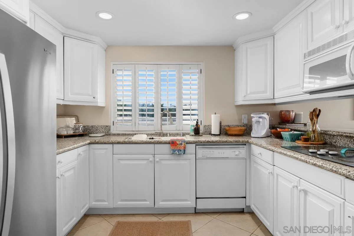 https://cdn.realtyfeed.com/cdn/127/260023481/cb0fb9ba7ec35613d7354e46037c6af8.webp