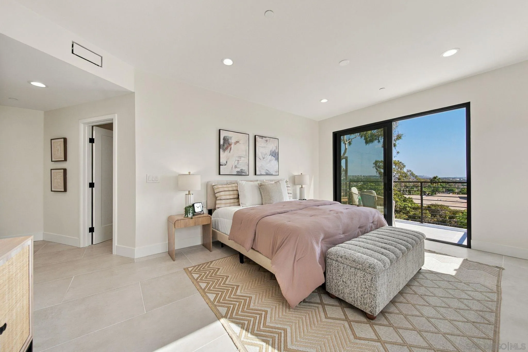 https://cdn.realtyfeed.com/cdn/127/260023482/4172158eda436a032ba9429d3633dff2.webp