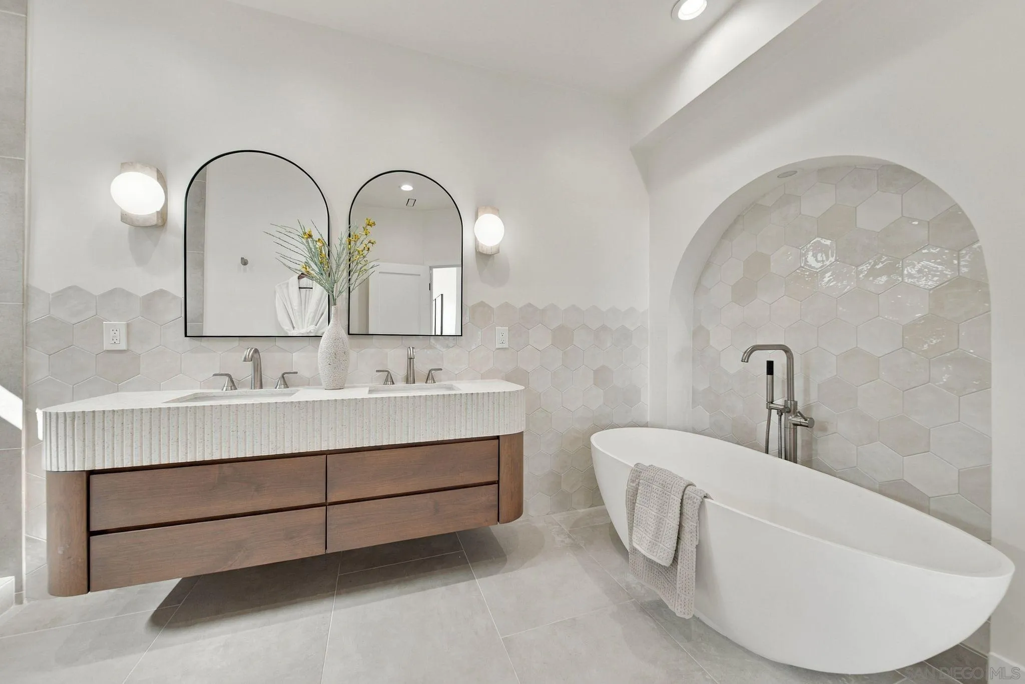 https://cdn.realtyfeed.com/cdn/127/260023482/68bacb393fe68d46255791f0a10c72a5.webp
