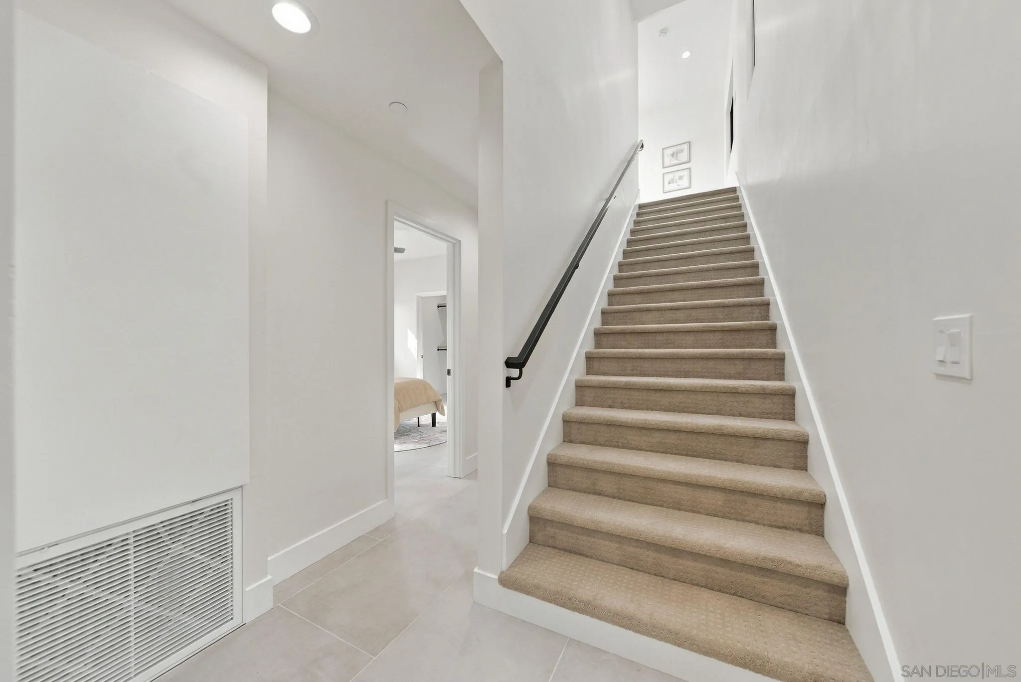 https://cdn.realtyfeed.com/cdn/127/260023482/702267d29a09b805aceb63bb0bfa3cb9.webp