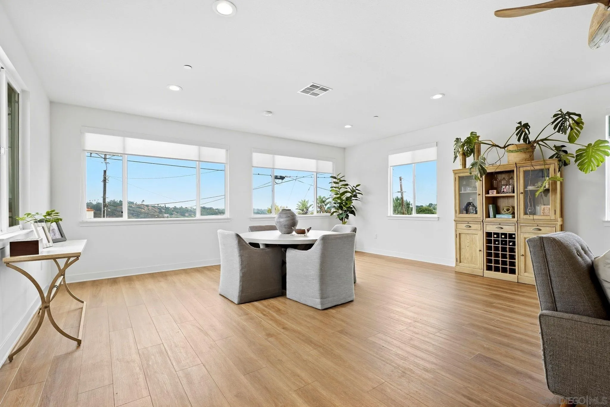 https://cdn.realtyfeed.com/cdn/127/260023484/34ea09260ad1cd69b4610804514de74b.webp