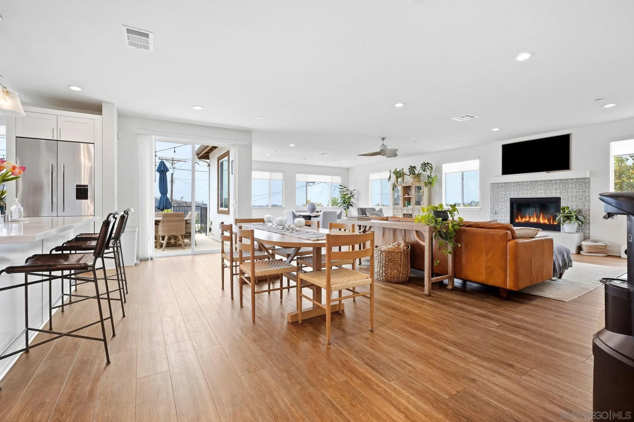 https://cdn.realtyfeed.com/cdn/127/260023484/35803d6387c227f8684370ff16dbf741.webp