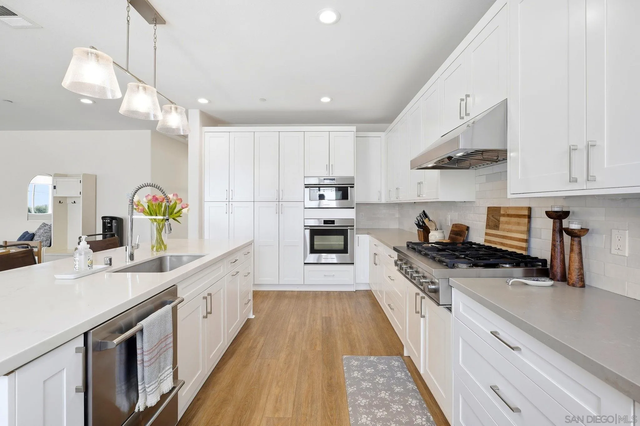 https://cdn.realtyfeed.com/cdn/127/260023484/49c8a9b0d7b95df730024c2b39a13b41.webp