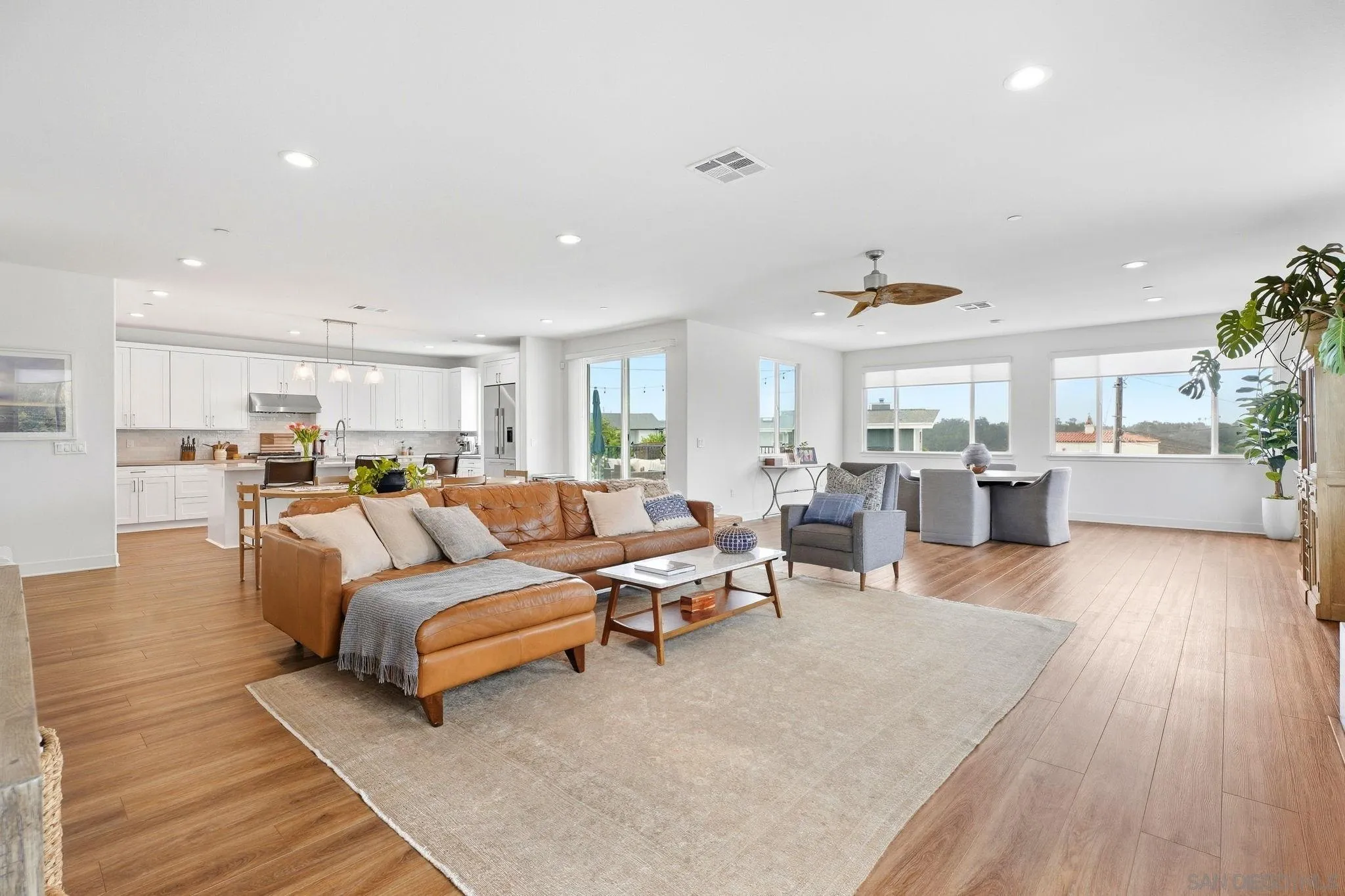 https://cdn.realtyfeed.com/cdn/127/260023484/809f5dc8349e2002451961033432f776.webp